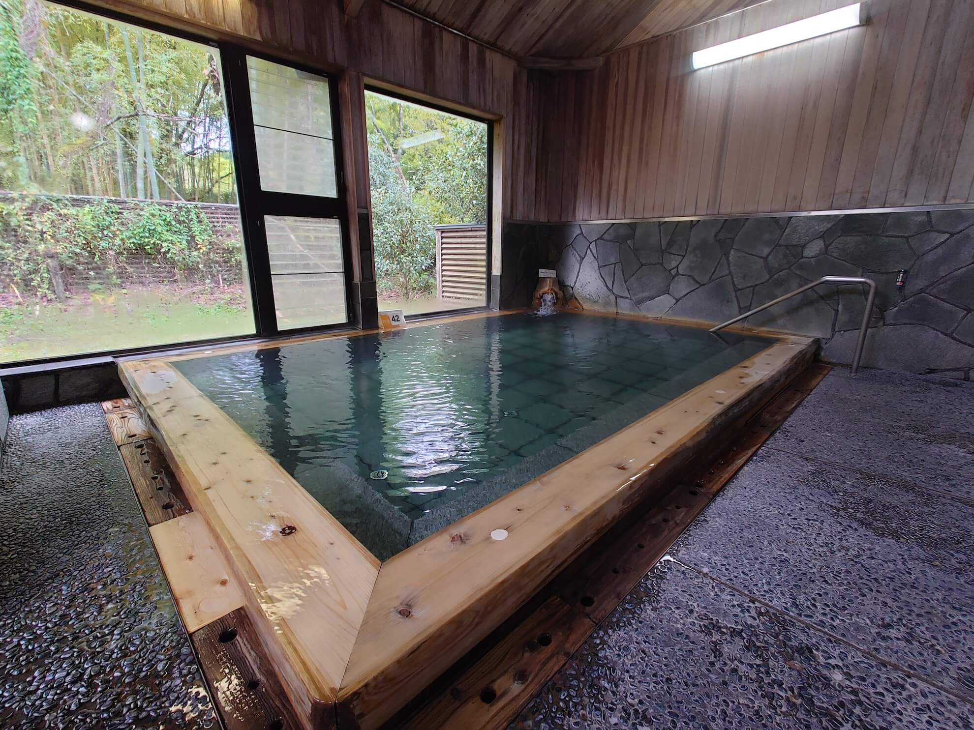 かじかの湯の現在と休館の真相｜料金やキャンプ・宿泊の評判を徹底解剖