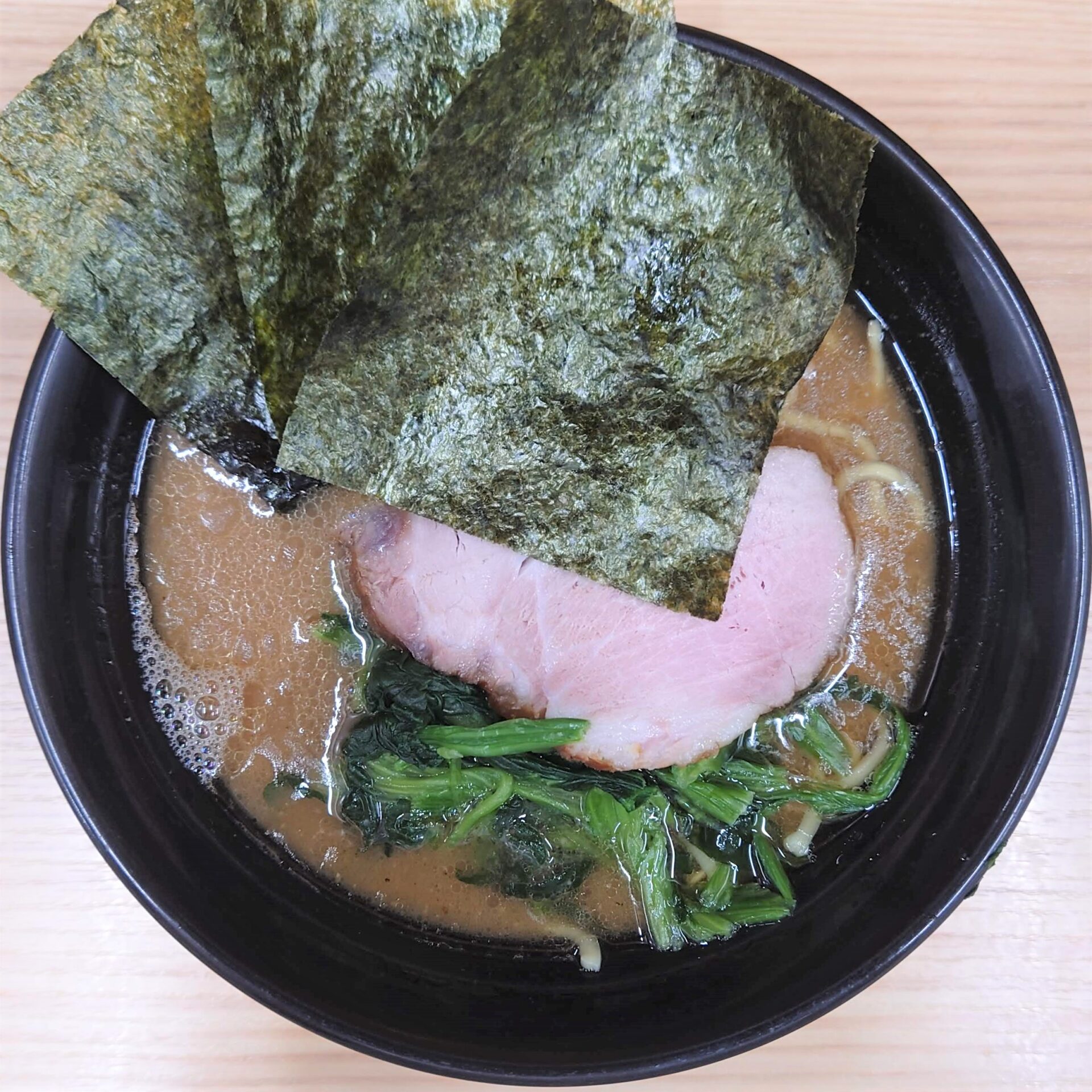 武蔵家御茶ノ水店の行列が途切れない理由とは？極上濃厚家系の全貌