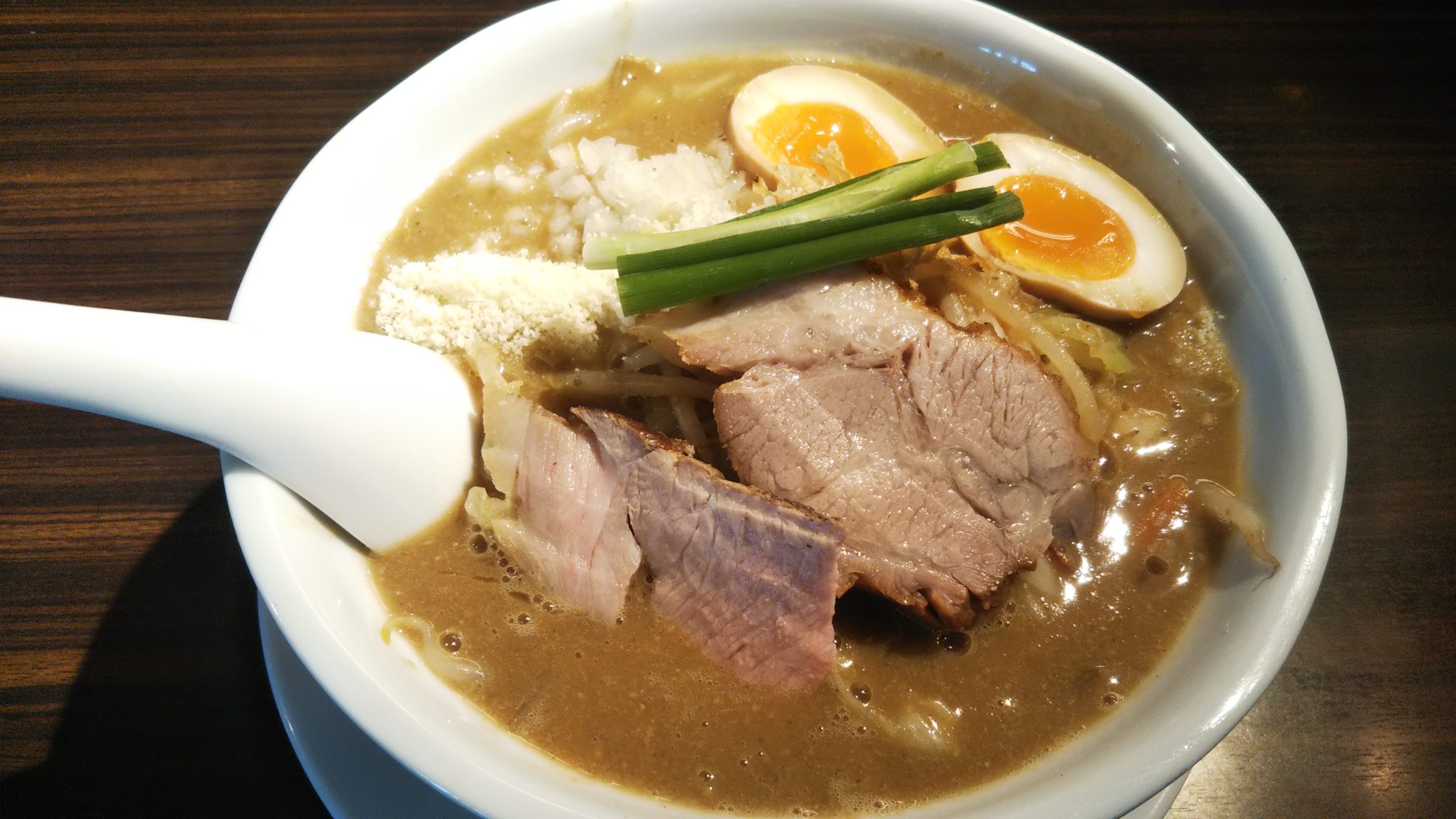 春日部「麺や豊」なぜ行列が絶えないのか？無化調中華そばの魅力と評判
