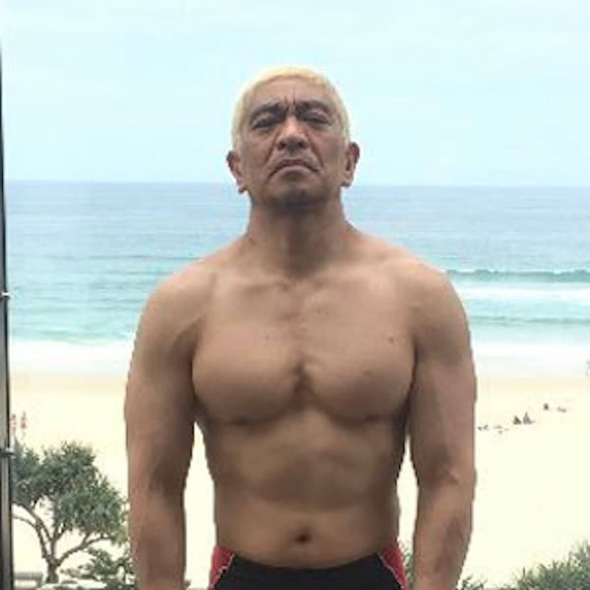 松本人志の筋肉はなぜ激変したのか？肉体改造の理由と現在の真相