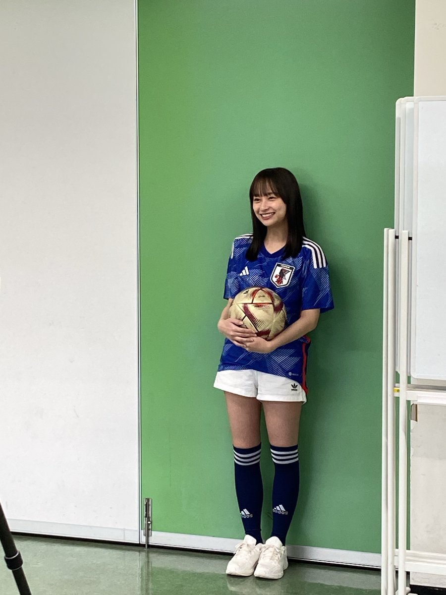 影山優佳のユニフォーム姿が話題沸騰！歴代代表モデルと背番号の秘密