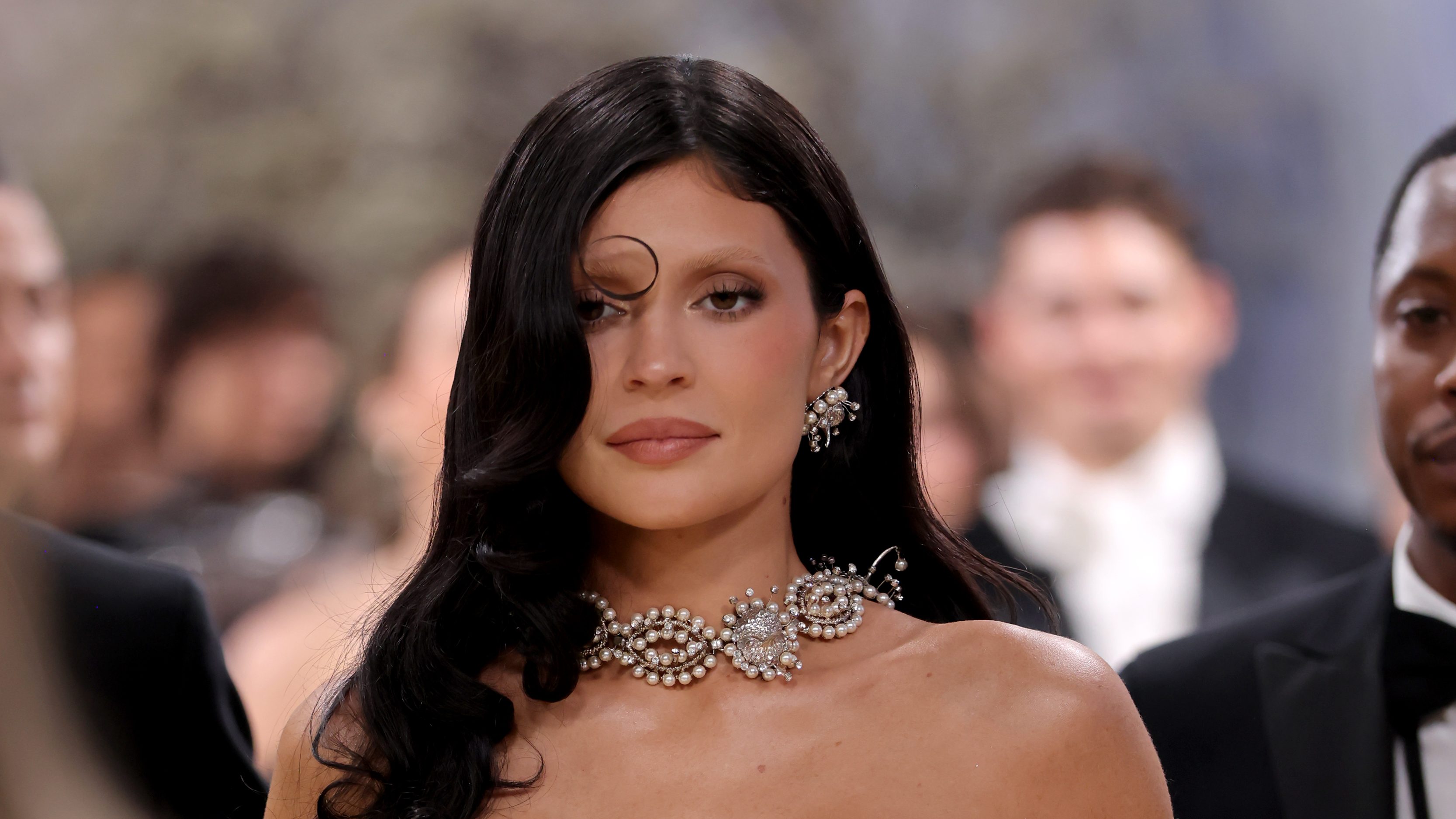 Kylie Jenner’s Khy Summer 2026: the Metal Top That’s Breaking the Internet