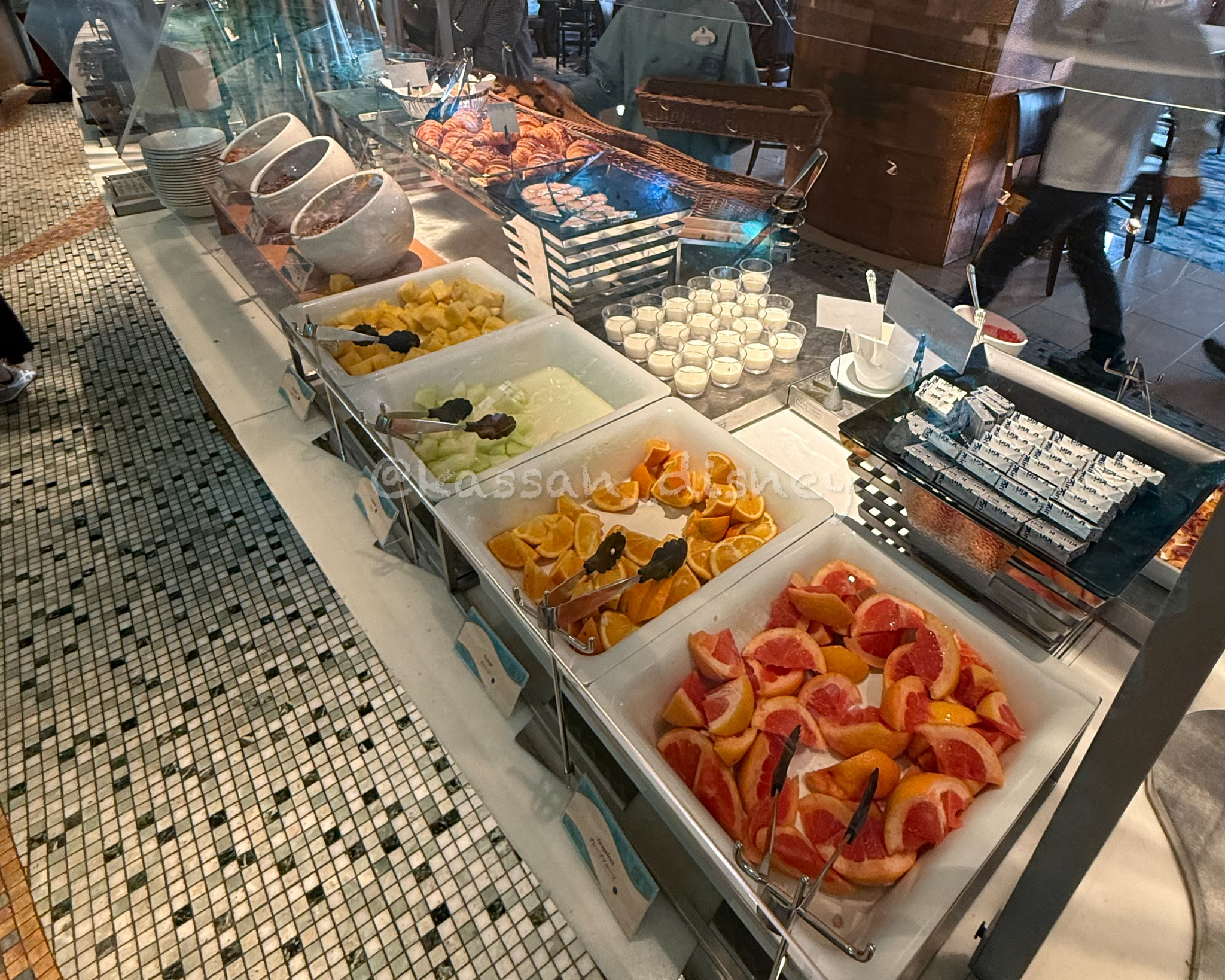 朝のパークを完全攻略！ディズニーシー朝食の穴場と混雑回避術