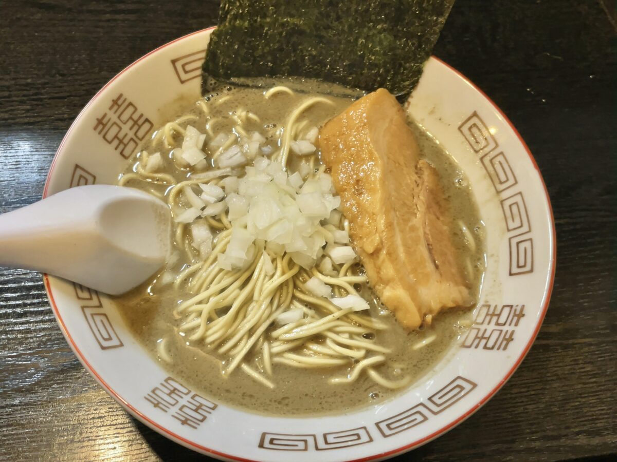 煮干しの聖地「中華ソバ伊吹」の全貌！行列・独自ルールと賛否の真相