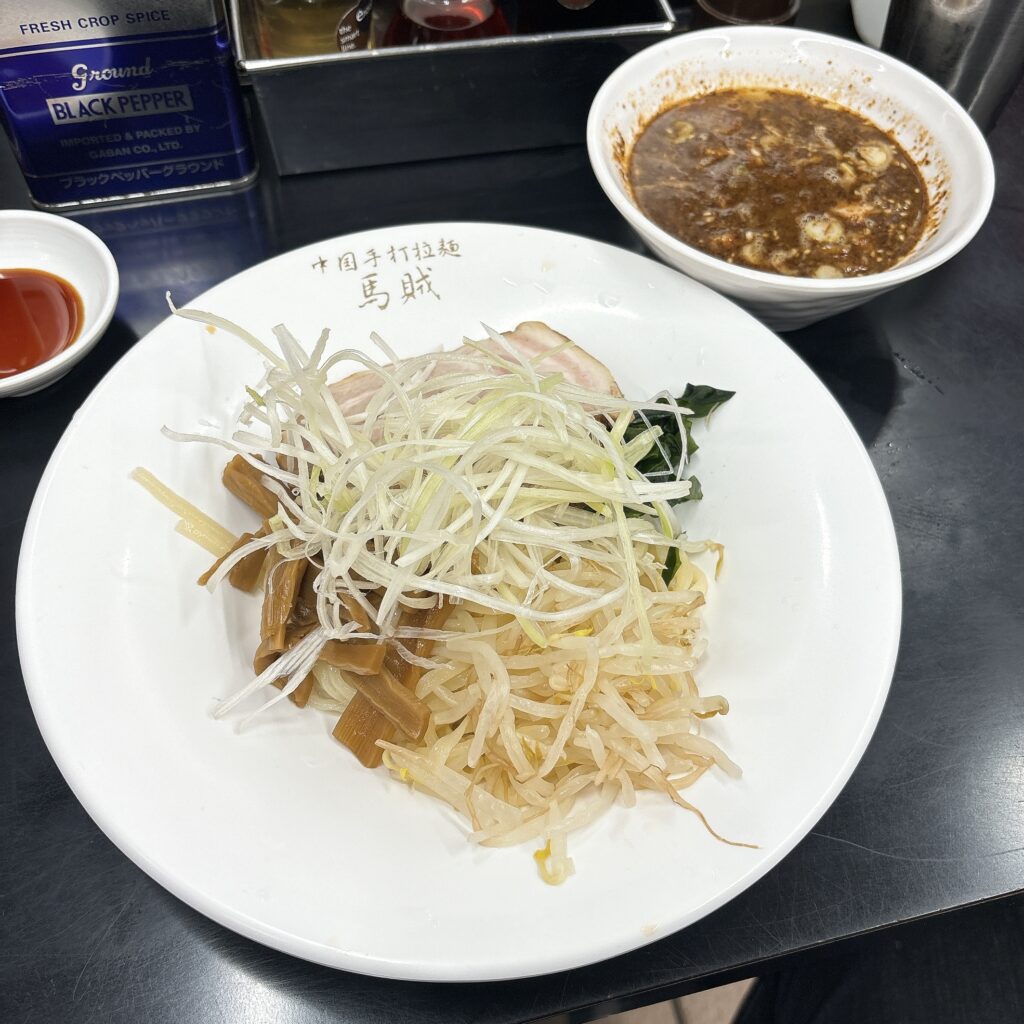 手打ち拉麺馬賊の魅力解剖！名物担々麺と行列の真相を徹底検証