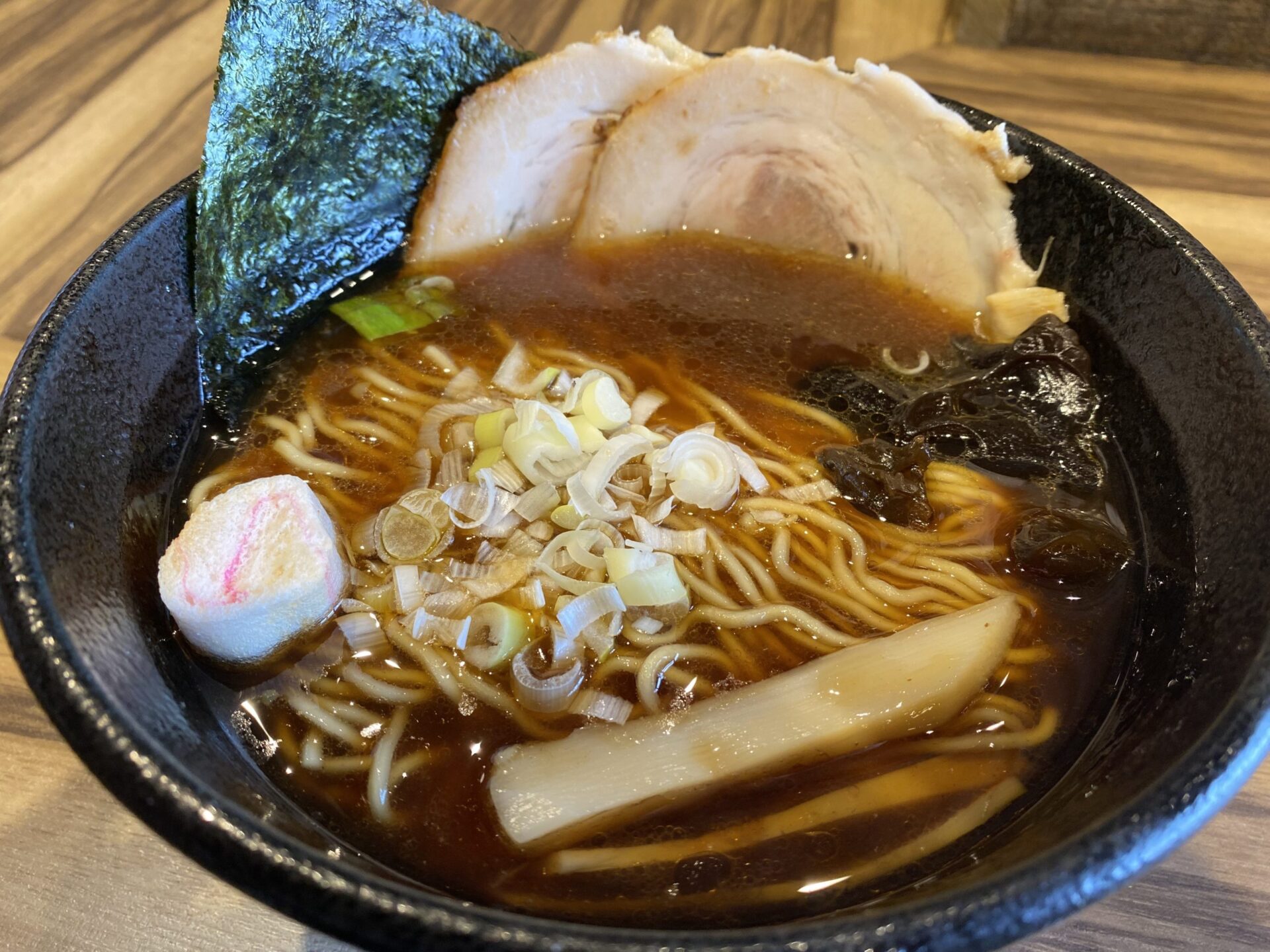 鷹の爪ラーメンがなぜ中毒者続出？鳳凰麺の辛さと評判を徹底解説