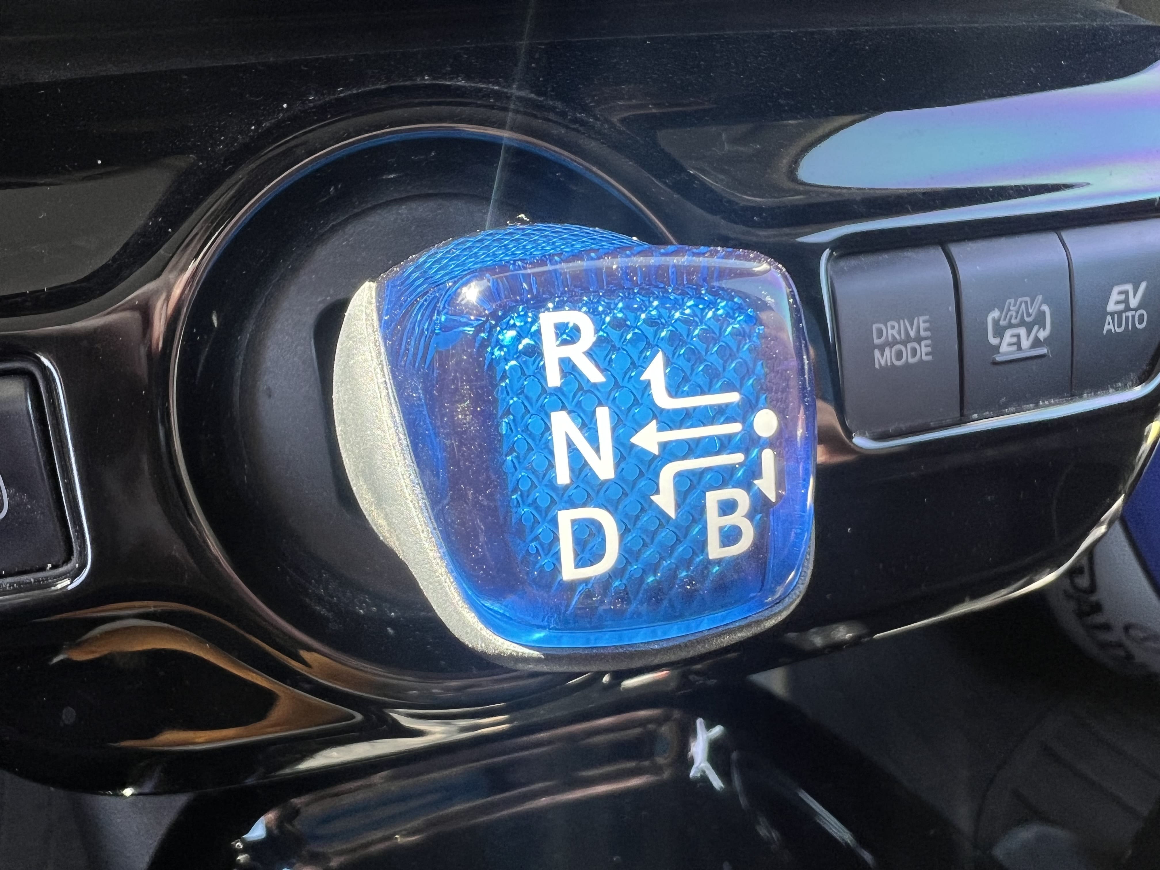 車のギア「B」の正体とは？Dとの違いと誤解だらけの燃費の真実