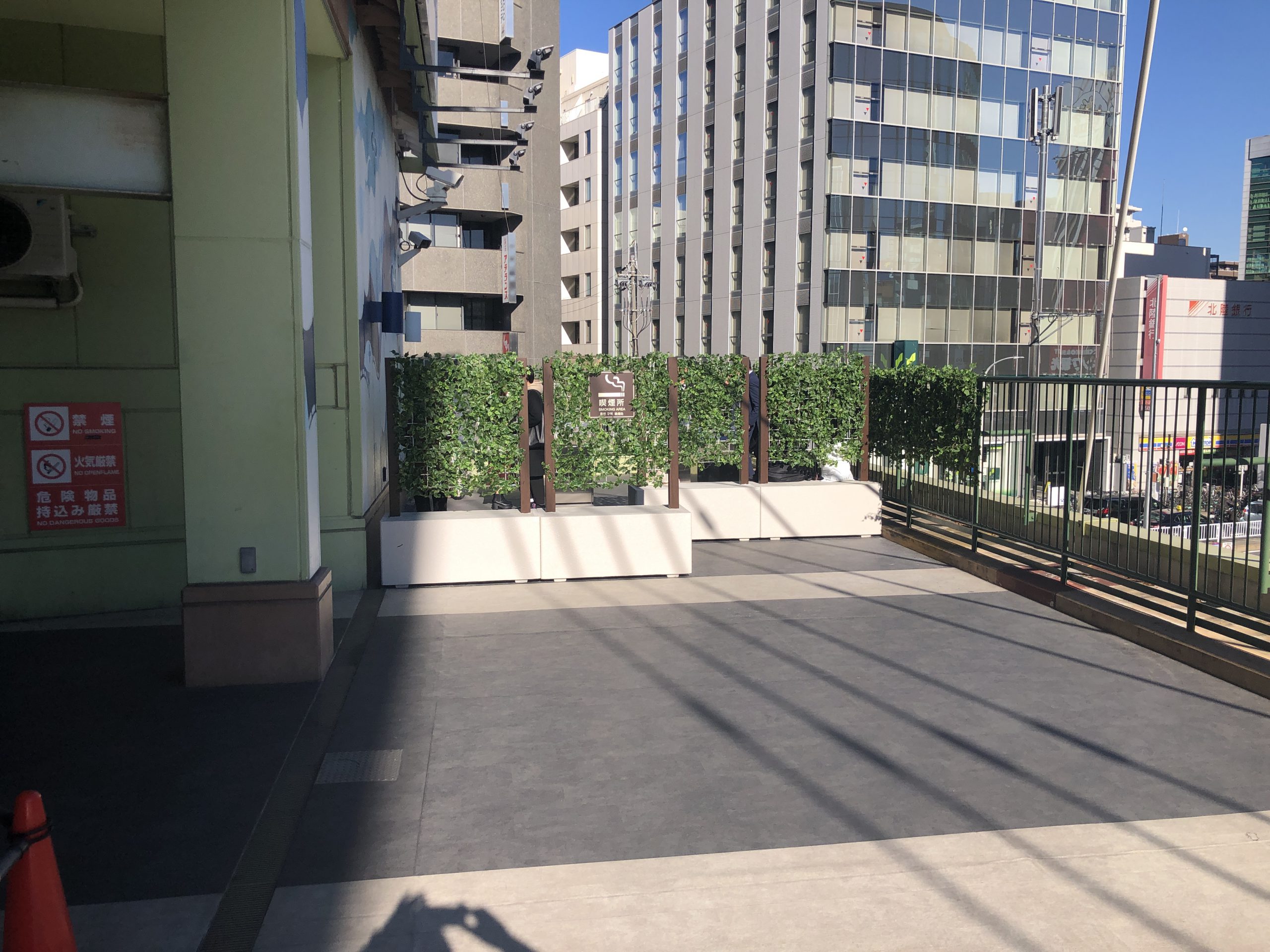 【2026最新】金山駅の喫煙所はどこ？無料スポットと喫煙カフェ全網羅