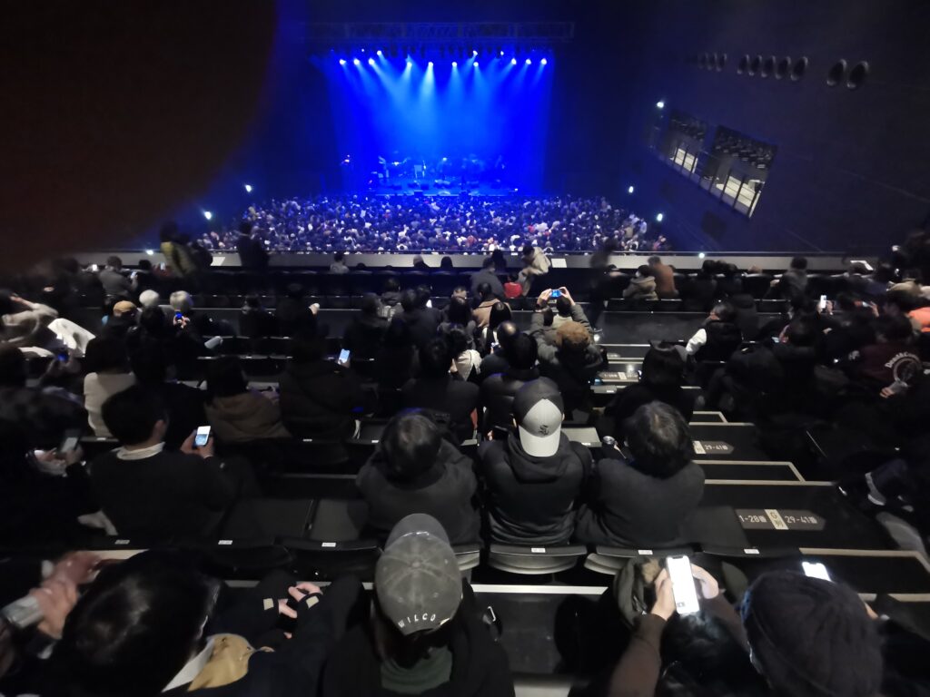 Zepp羽田の見え方は？1階後方で埋もれる真相と2階席の視界を徹底解説