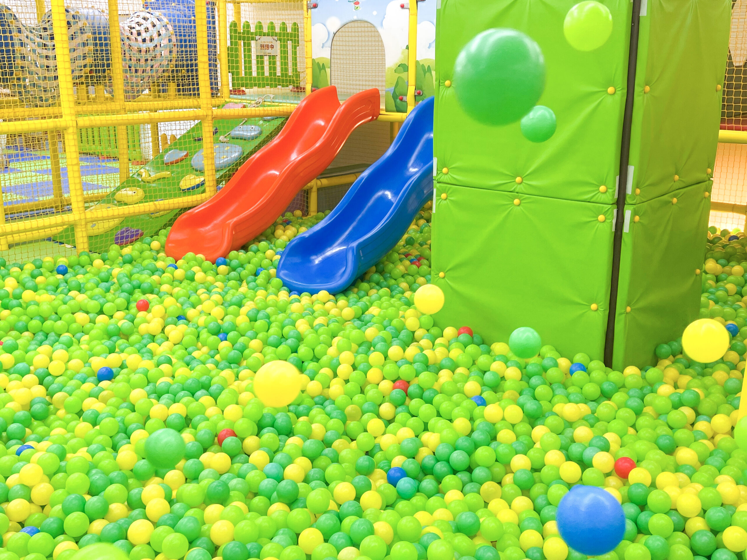 今すぐ行ける近くの遊び場！雨の日の室内から完全無料の穴場まで徹底比較