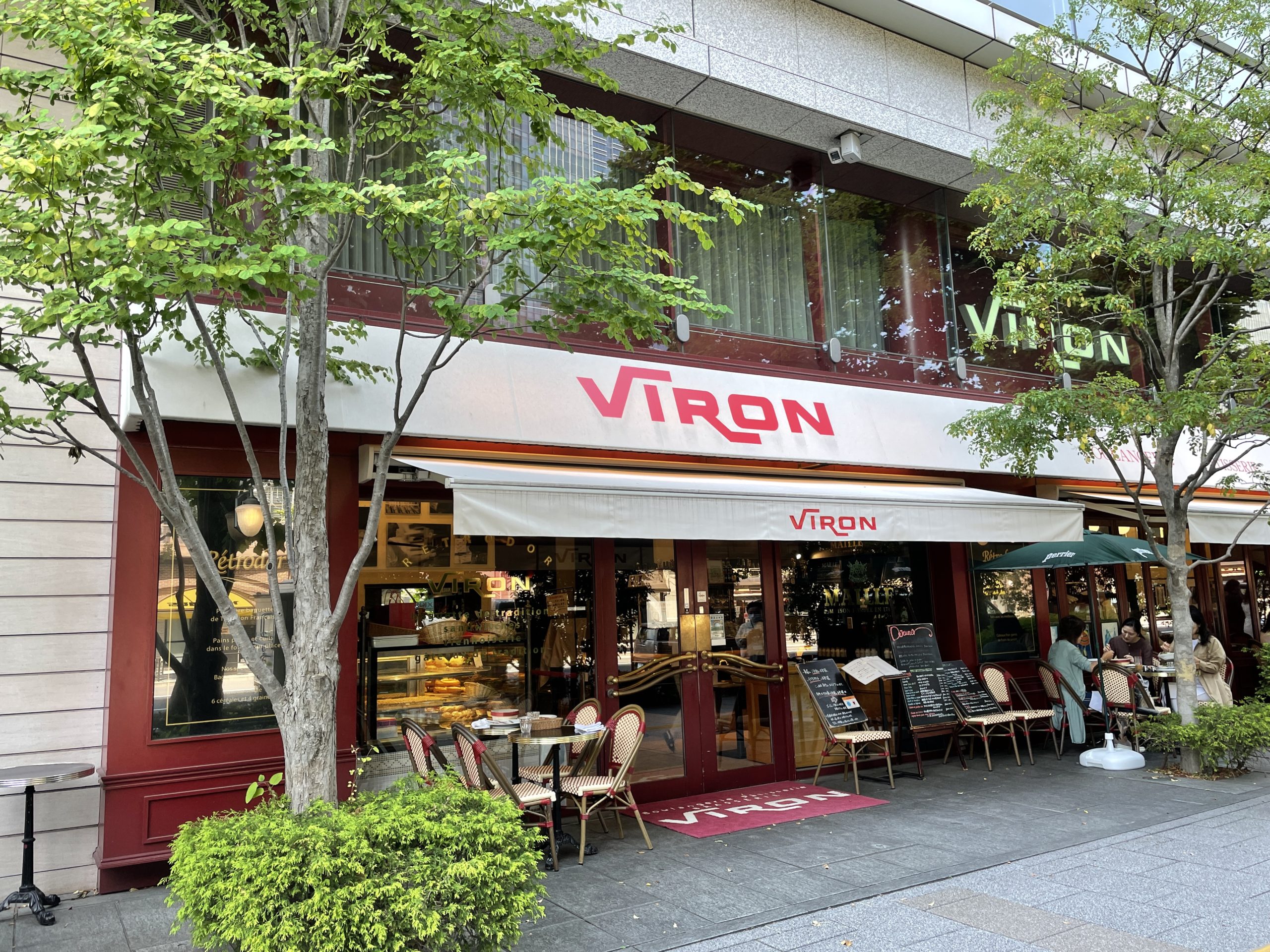 ブラッスリーヴィロン丸の内店が愛される理由！名物朝食と混雑回避術