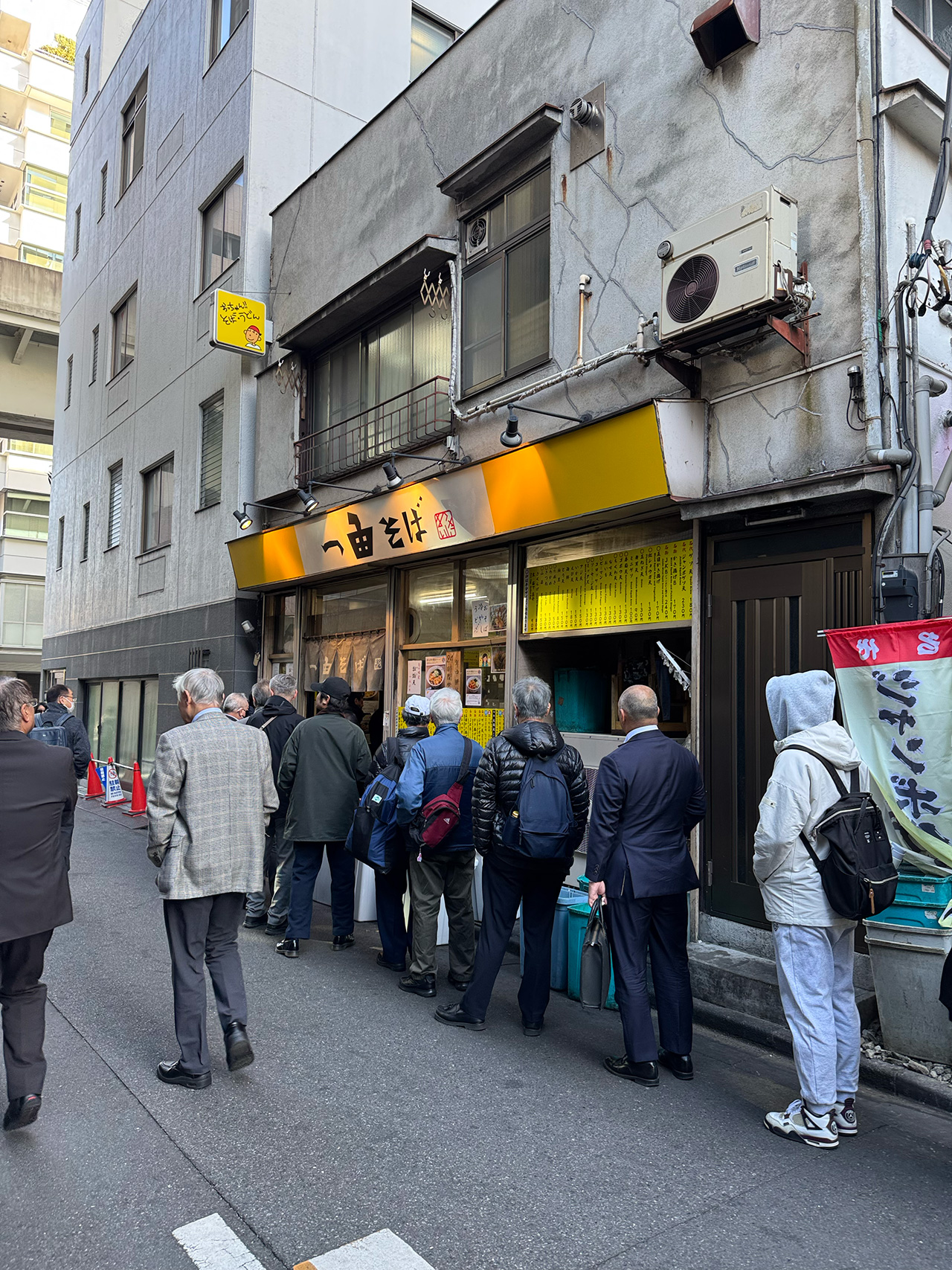 日暮里「一由そば」中毒者が絶えない理由！名物ゲソ天と太そばの全貌