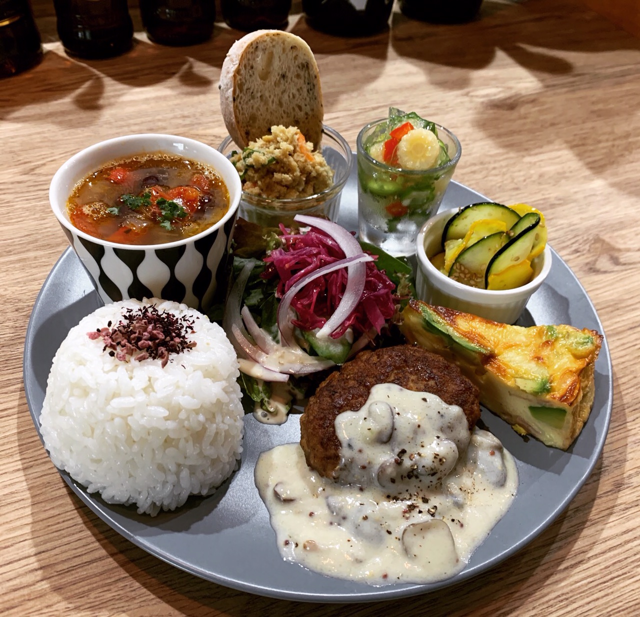 2026年「美味しいランチ」の最新情勢——タイパとプチ贅沢が織りなす昼食革命の最前線
