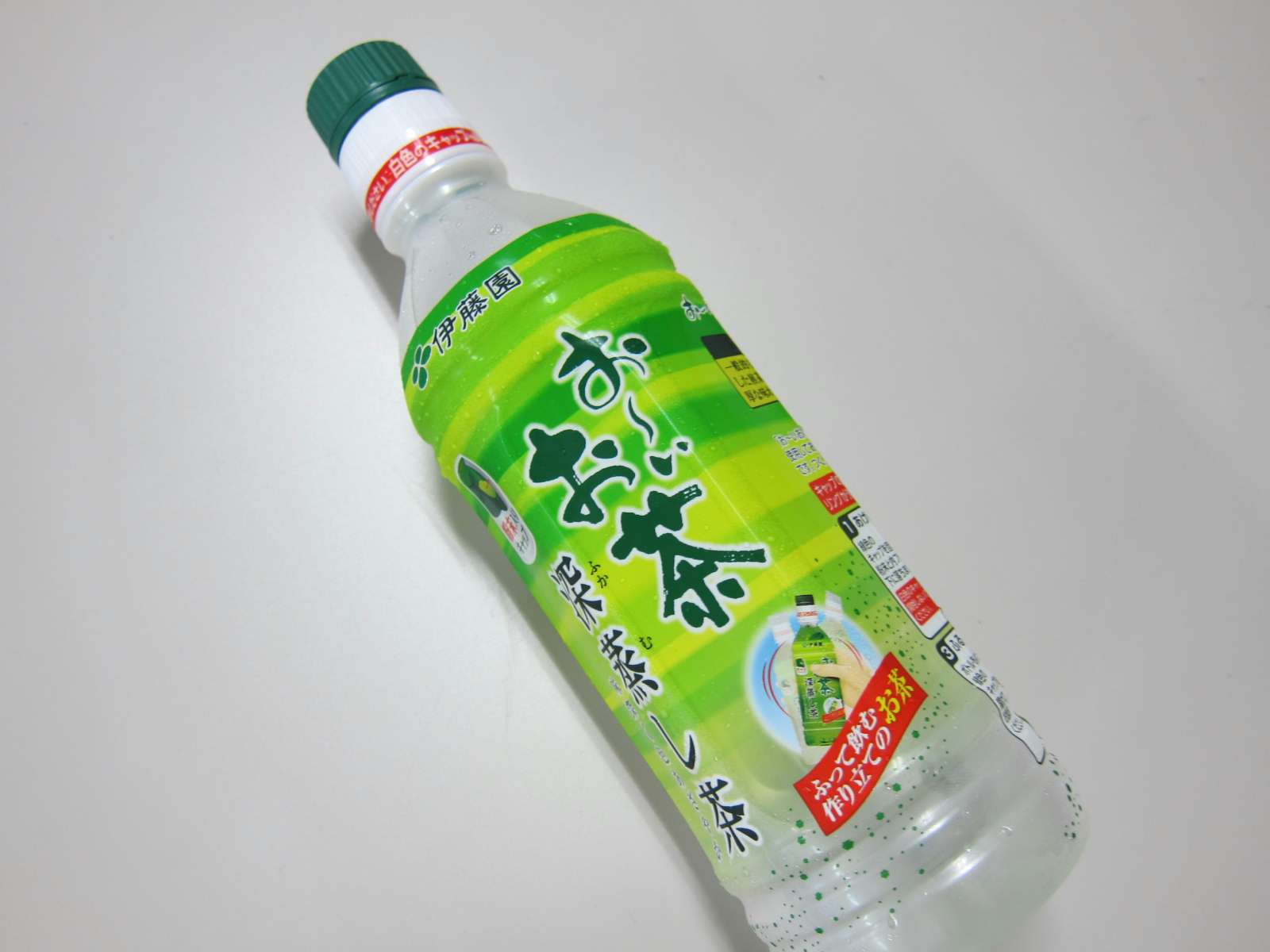 透明なお茶はなぜ消えた？大ブームの裏側と開発秘話を徹底解剖