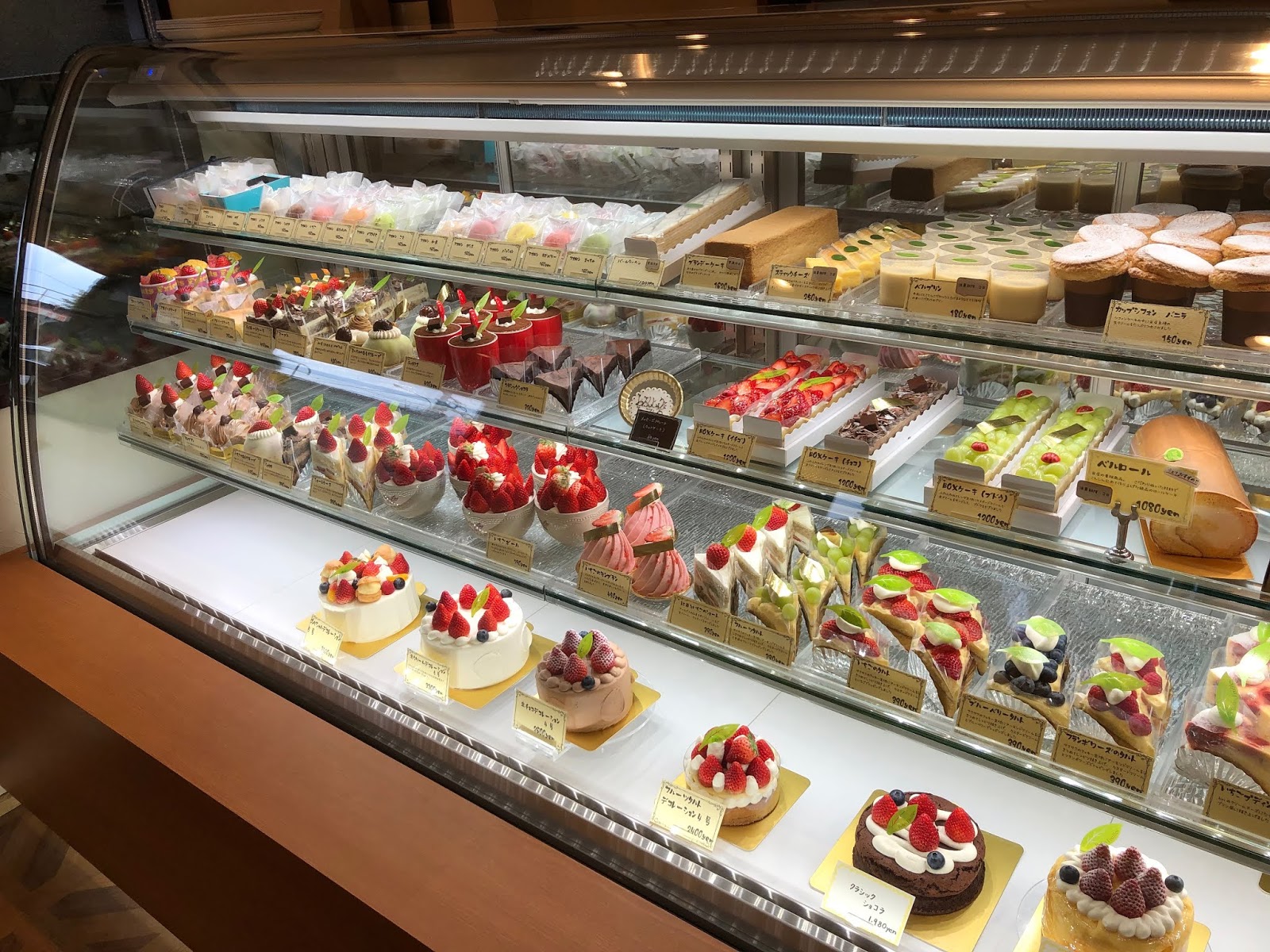 街の極上パティスリー巡り！売り切れ必至の限定スイーツ独占解剖