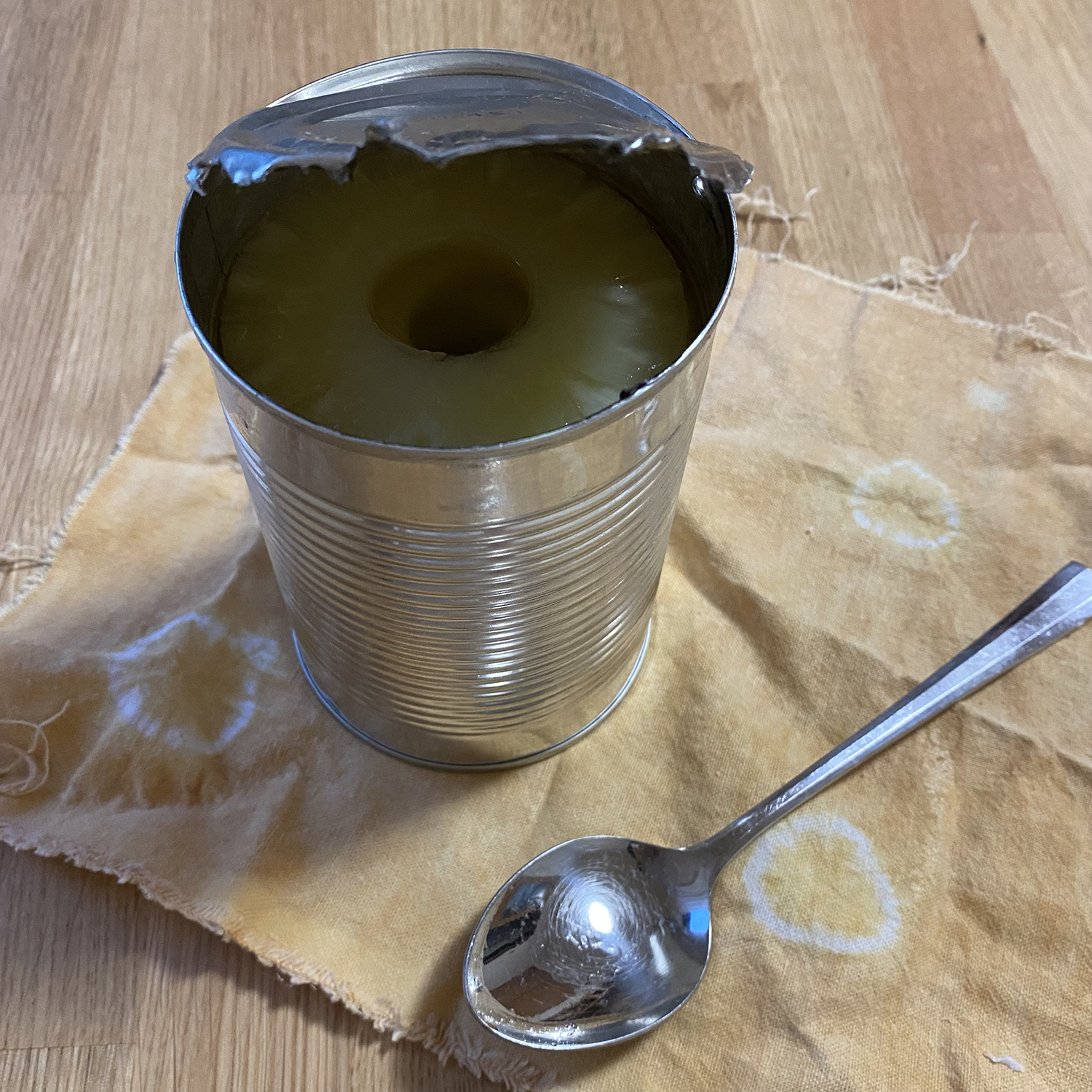 缶切りがない！家にある物だけで安全に缶詰を開ける裏ワザ徹底検証