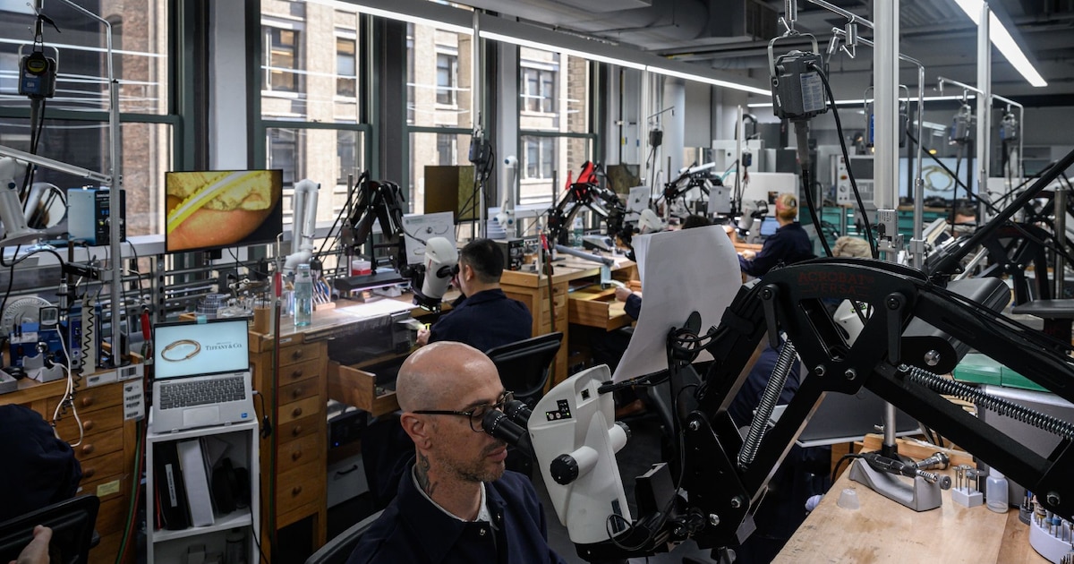 How Many Dedicated Artisans Work in Tiffany