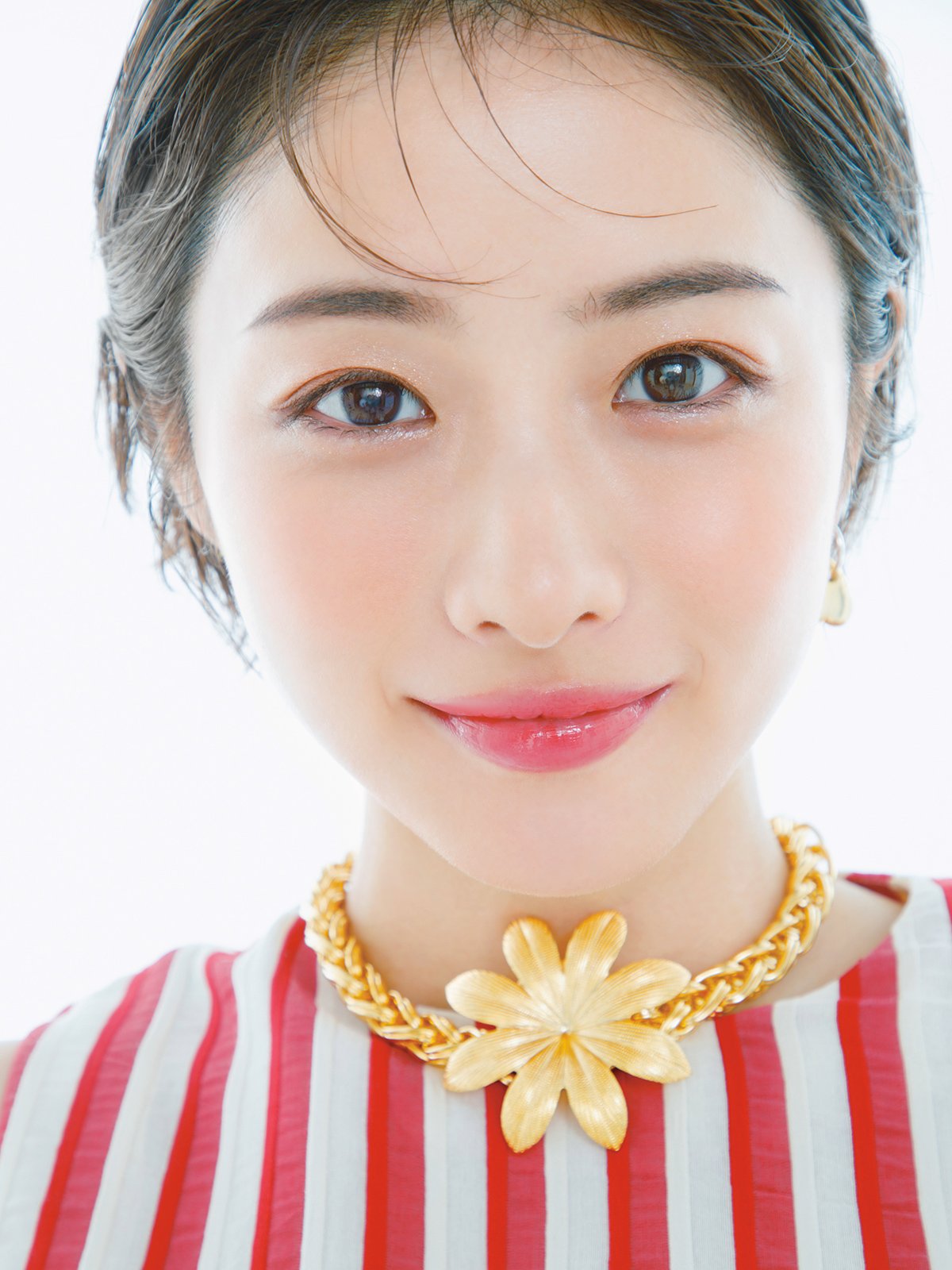 石原さとみメイク完全解説！劇的垢抜けの秘密と愛用コスメ2026