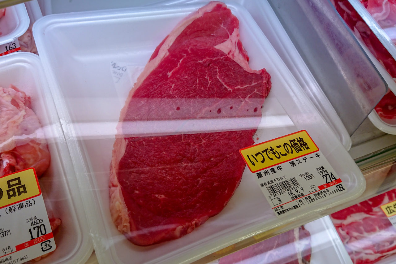 お肉が安いスーパーの裏側を暴く！破格のカラクリと2026年最強店