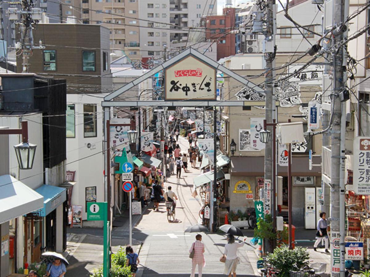 谷中商店街食べ歩き完全ガイド2026！名物メンチと夕暮れの絶景を徹底検証