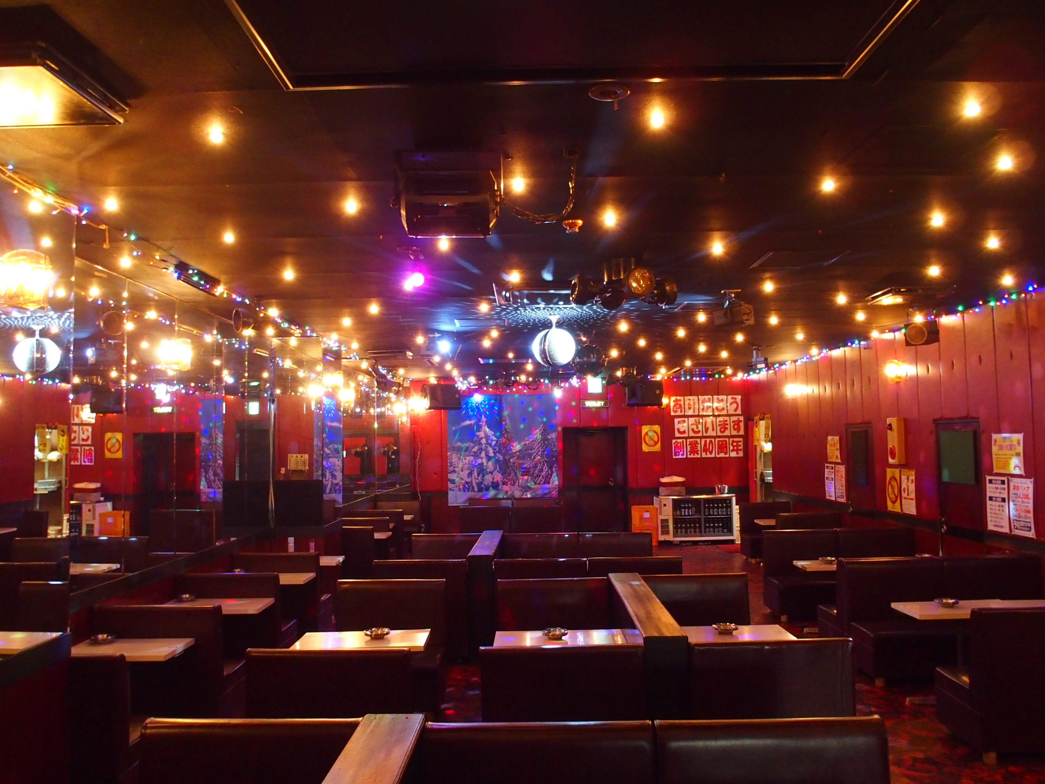 キャバクラとは？ガールズバーとの違い・料金システムとマナー完全網羅