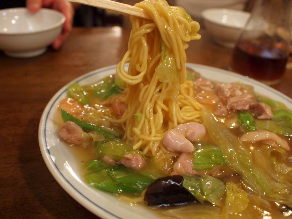 京都中華の最高峰「鳳泉」が愛され続ける理由と名物からしそばの全貌