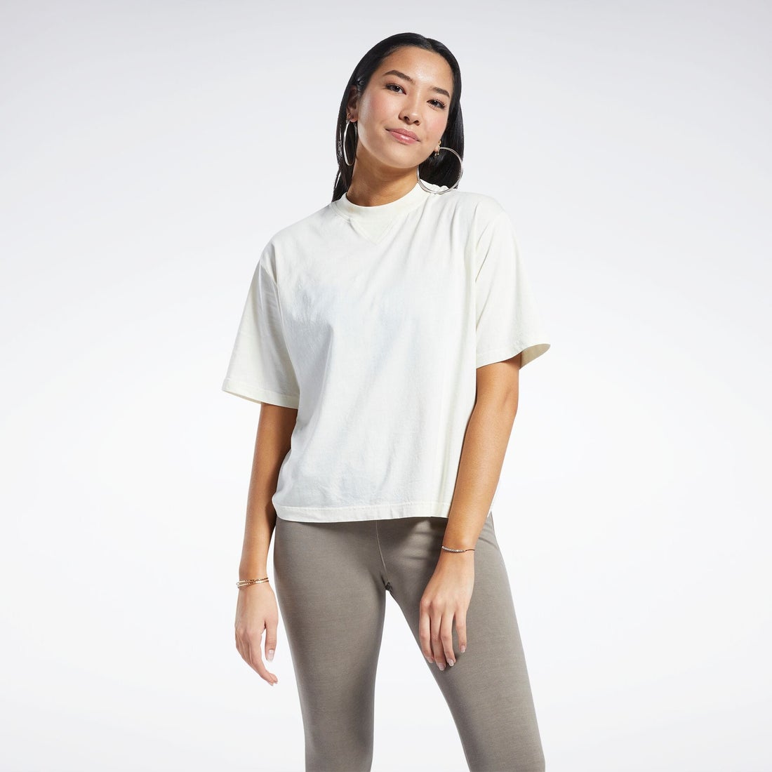 ボクシーTシャツとは？オーバーサイズとの違いと脚長コーデ解説
