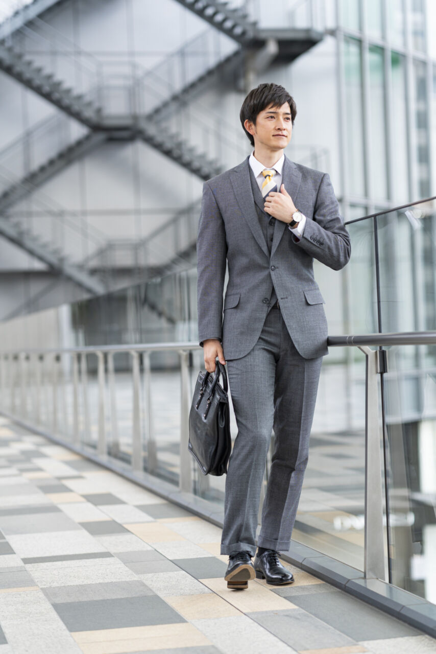スーツが似合う人の決定的な共通点とは？体型と姿勢の黄金比を解剖