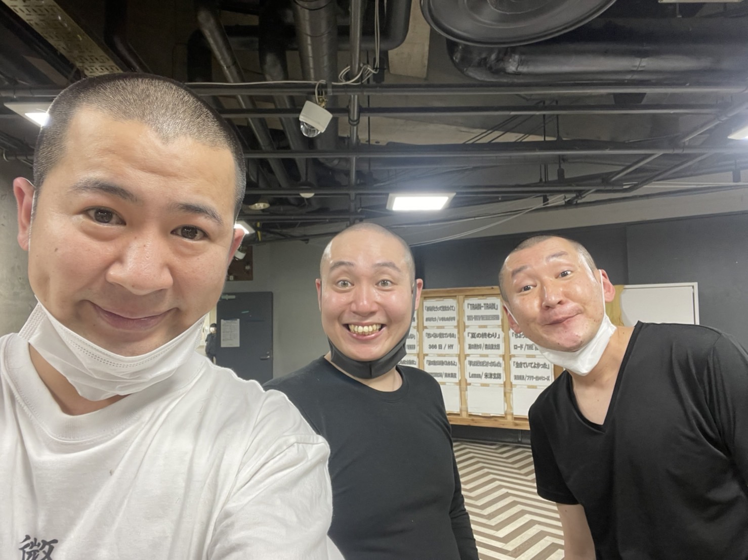 なぜ坊主頭に？お笑い芸人の決断理由と歴代人気ランキング徹底解剖