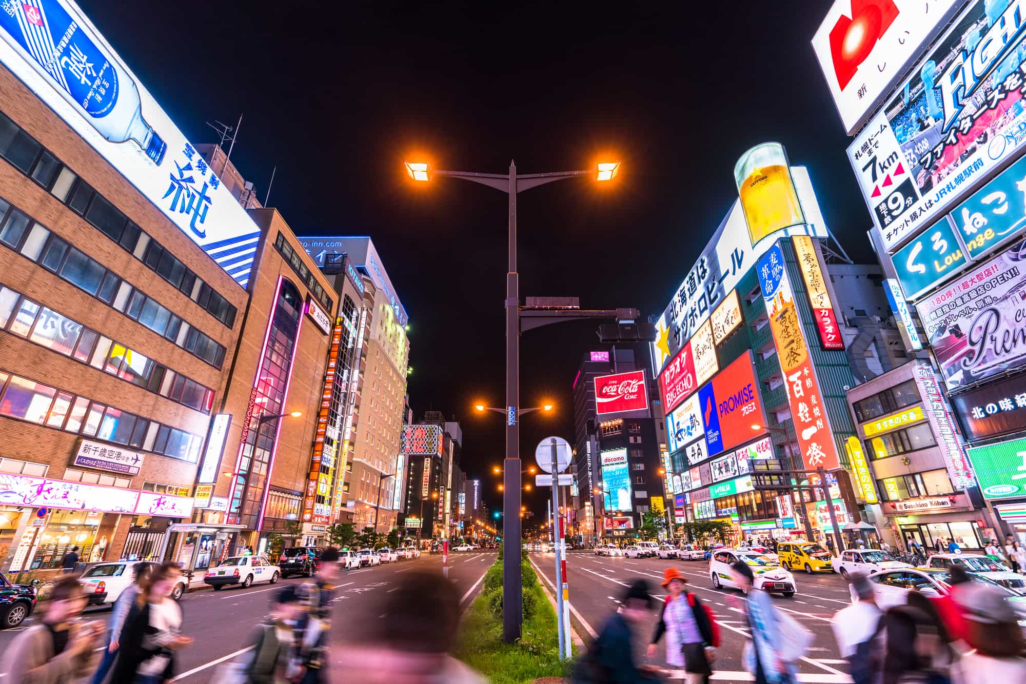 北の不夜城で異彩を放つ黒ギャル文化！すすきの夜を彩る新潮流