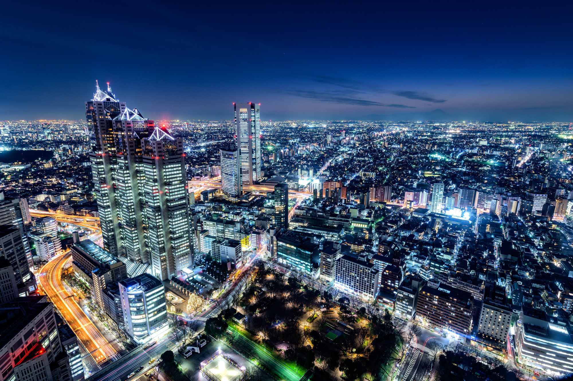 都庁展望台2026！南北の違いと無料の真相・夜景混雑を徹底解明