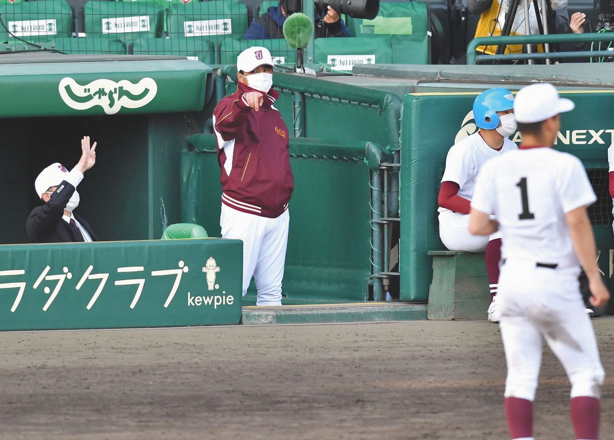 申告敬遠とは？なぜ4球投げずに一塁へ？投球数の違いや導入理由の真相を徹底解説