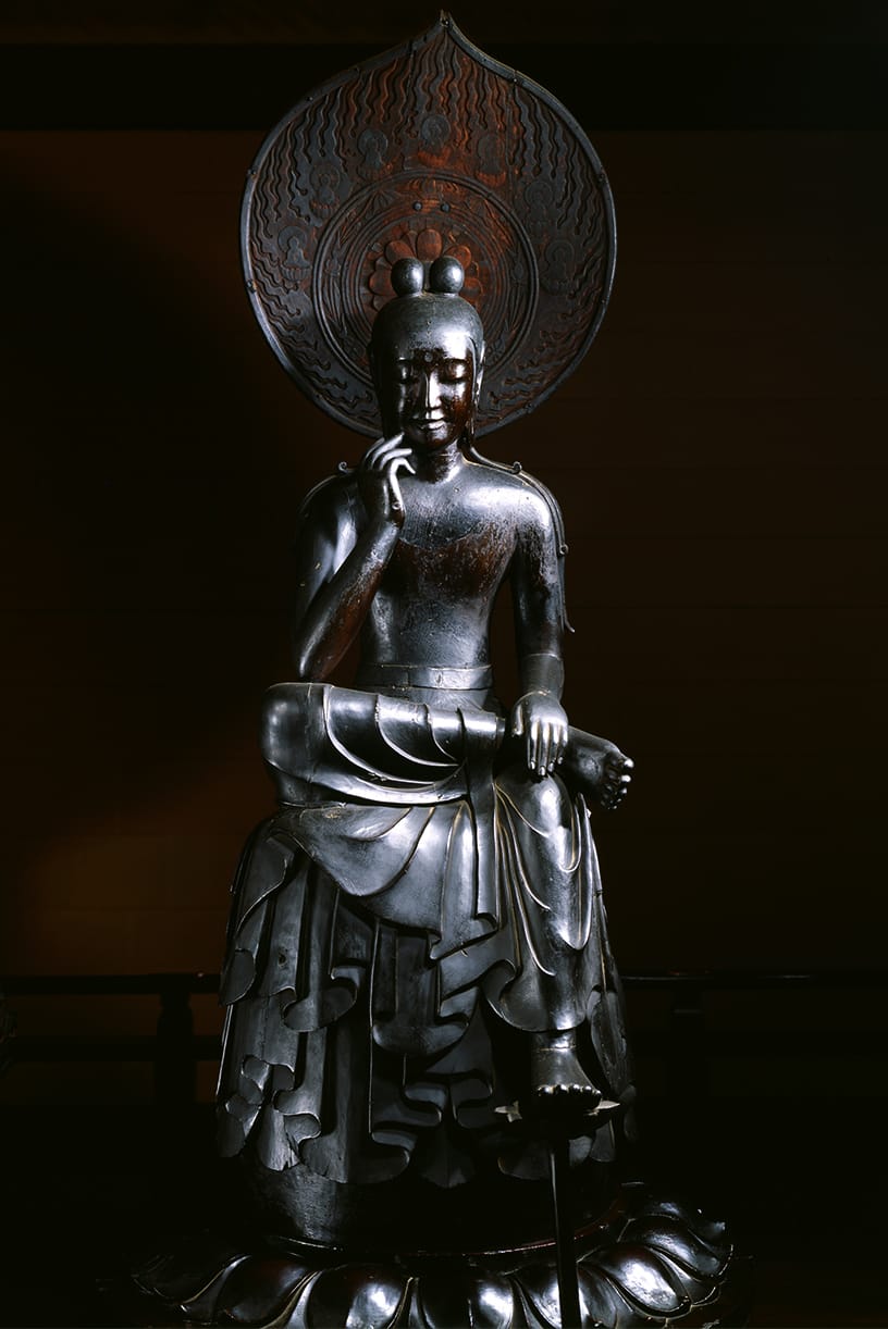半跏思惟像が微笑む真相！広隆寺Vs中宮寺の決定的違いを徹底解説