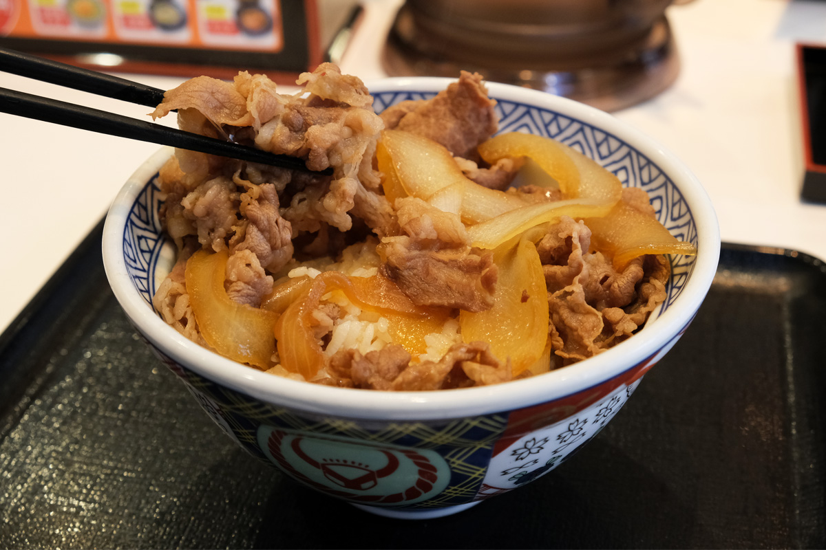 吉野家の頭の大盛りとは？並盛・大盛との違いや肉の量・コスパを徹底検証