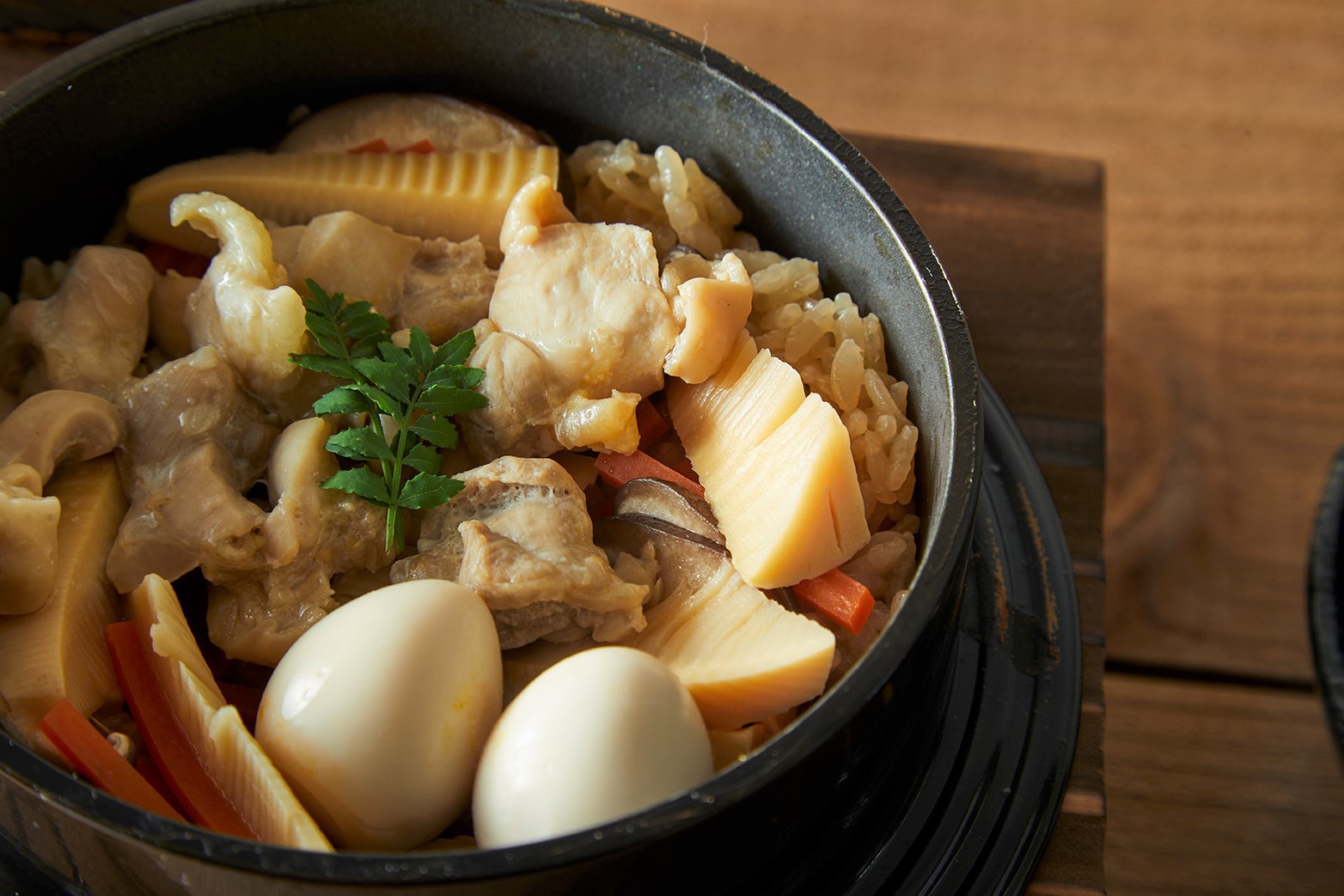 プロ直伝！炊飯器で作る本格釜飯の黄金比と絶品おこげの秘密