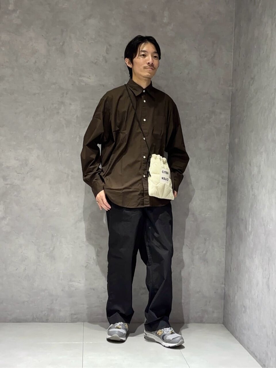 茶色の服に合うズボンは何色？地味見えを脱する2026年の正解配色