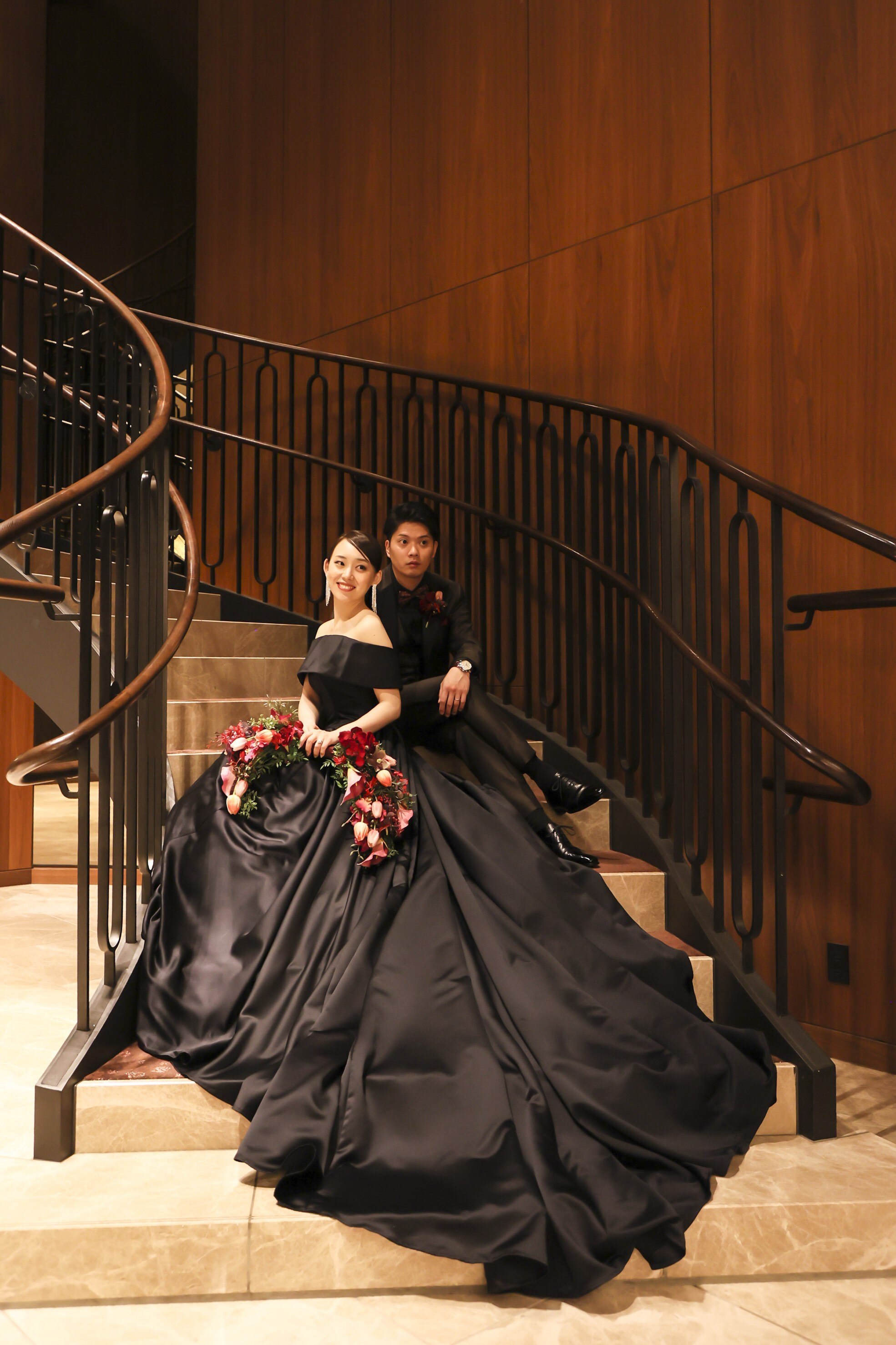 結婚式の黒ドレスは喪服に見える？失敗しないマナーと正解コーデ