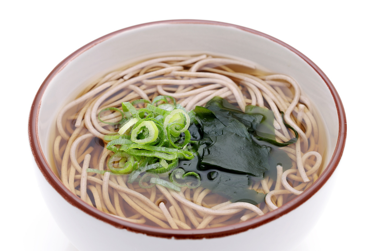 そばとうどん糖質はどっちが高い？太りにくい麺の選び方と真相