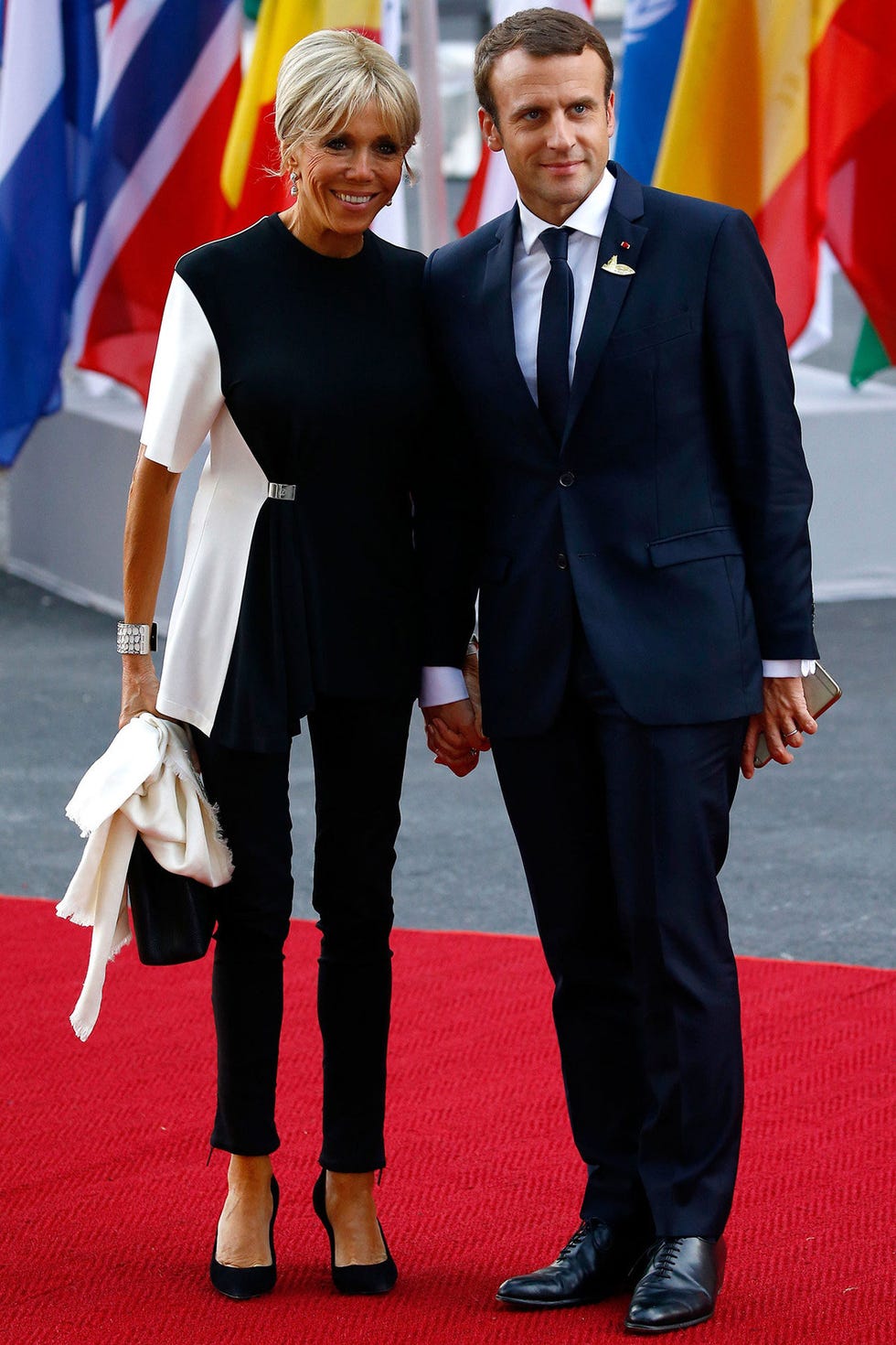 マクロン大統領と妻ブリジットの馴れ初め｜25歳差の愛と結婚秘話