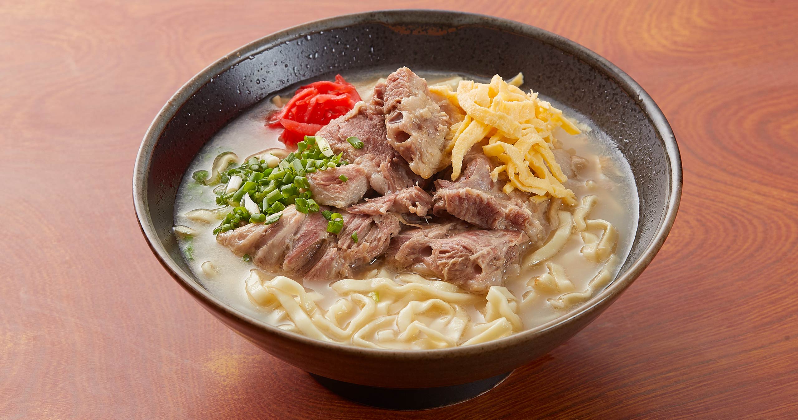 ソーキそばのソーキとは？部位の正体や三枚肉との違いを徹底解剖
