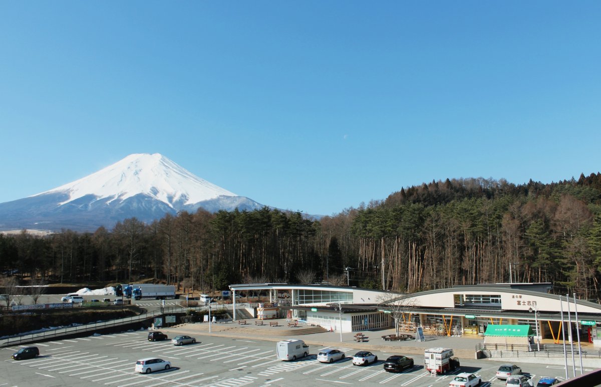 なぜ道の駅富士吉田は人気なのか？名物うどん・湧水・車中泊の真相