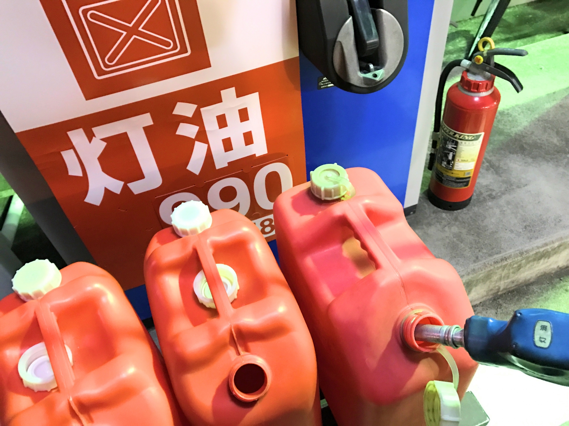 灯油の捨て方2026｜ガソリンスタンド無料引き取りの条件と安全処分