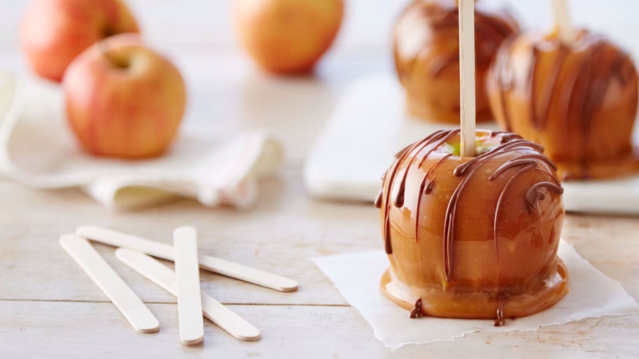 How Do You Get Caramel to Stick to Apples