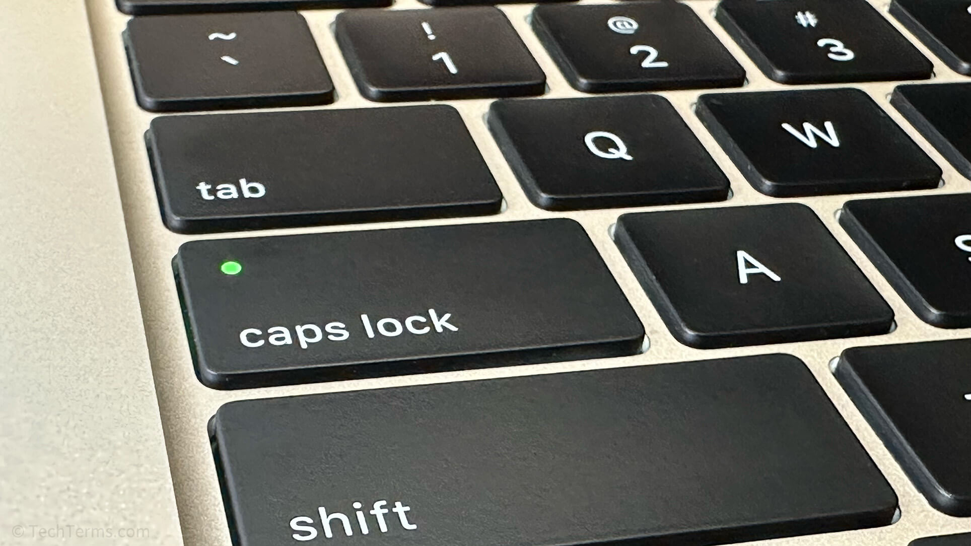 Capslockが勝手にオン？大文字固定を一瞬で解除・無効化する完全ガイド