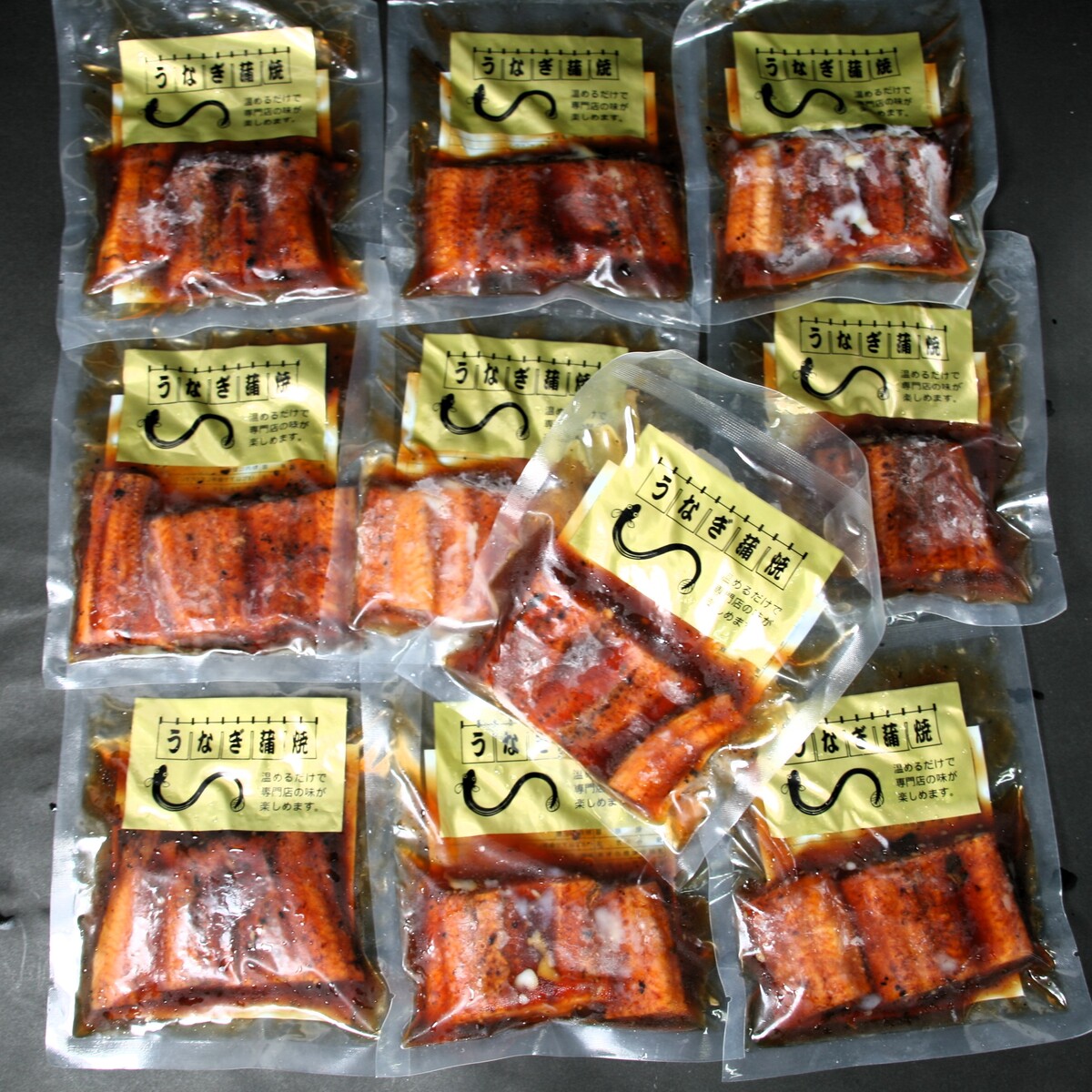 なぜ緑茶で名店の味に？冷凍うなぎ蒲焼がふっくら激変するプロの温め直し術