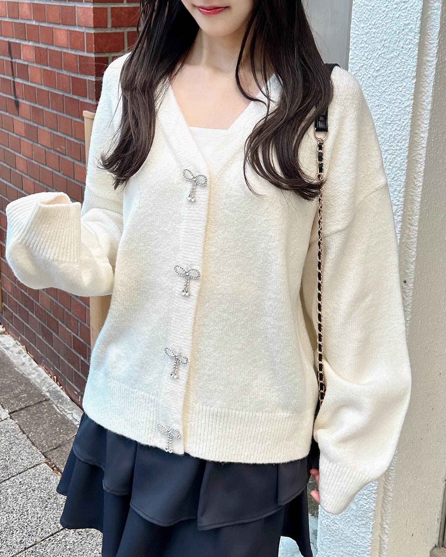 なぜSnsで話題？リボンボタンカーディガンが甘すぎない3つの着回し術