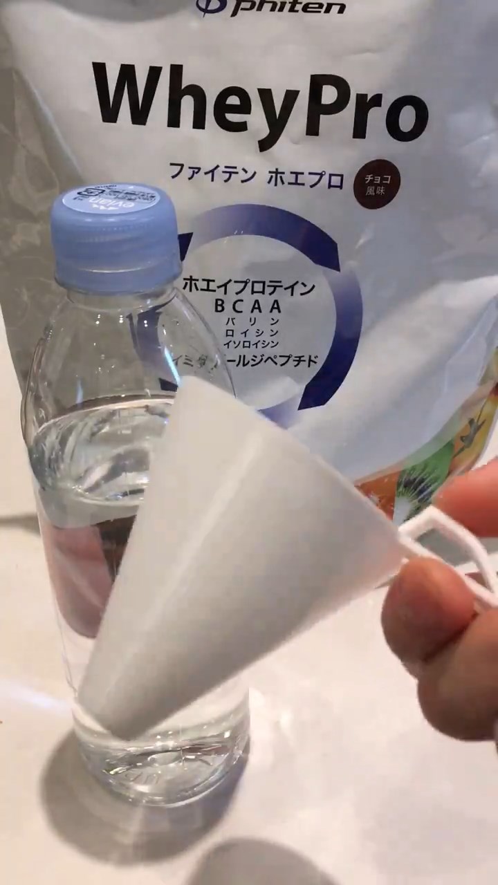 ペットボトルに粉をこぼさず入れる裏技！代用品や100均グッズ活用術