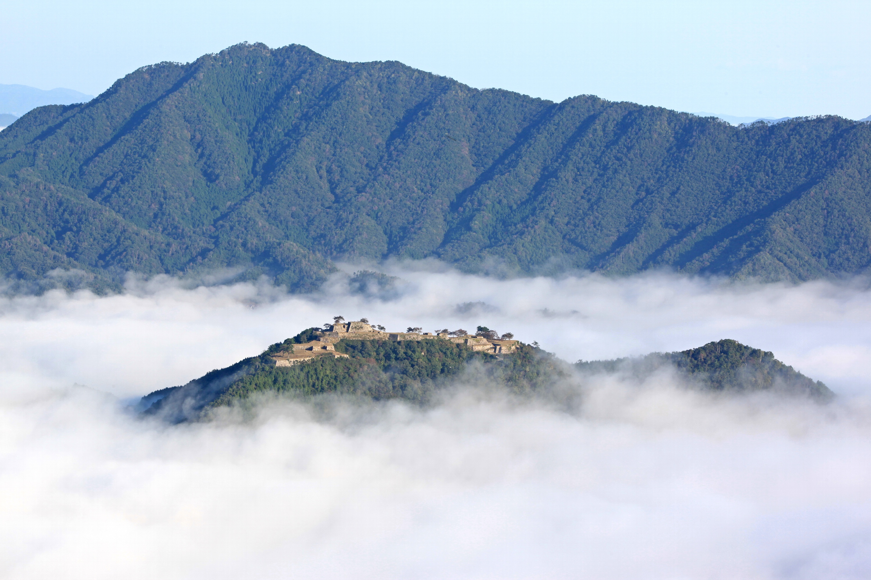 【2026】竹田城の天気と雲海出現率！天空の城を見る決定的な条件