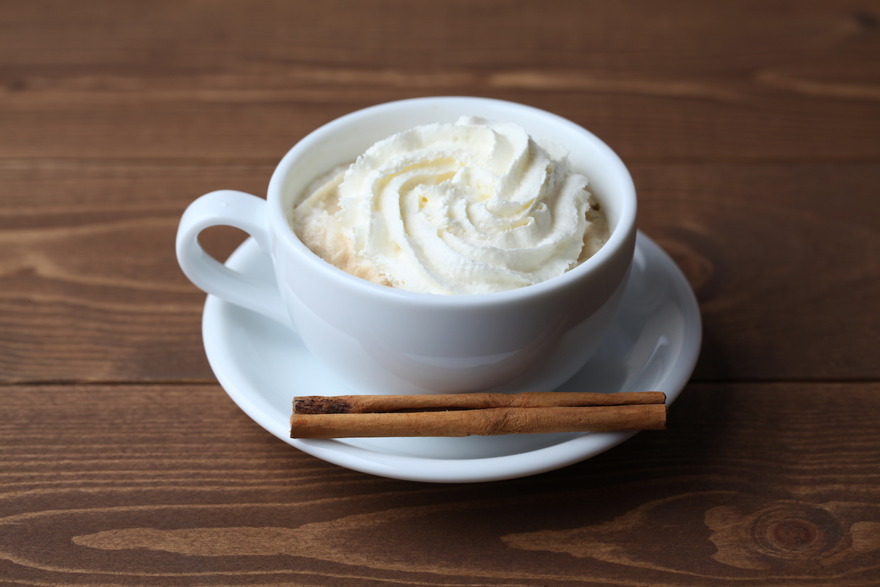 ウインナーコーヒーの真相！なぜソーセージと同じ名前？正しい飲み方も解説