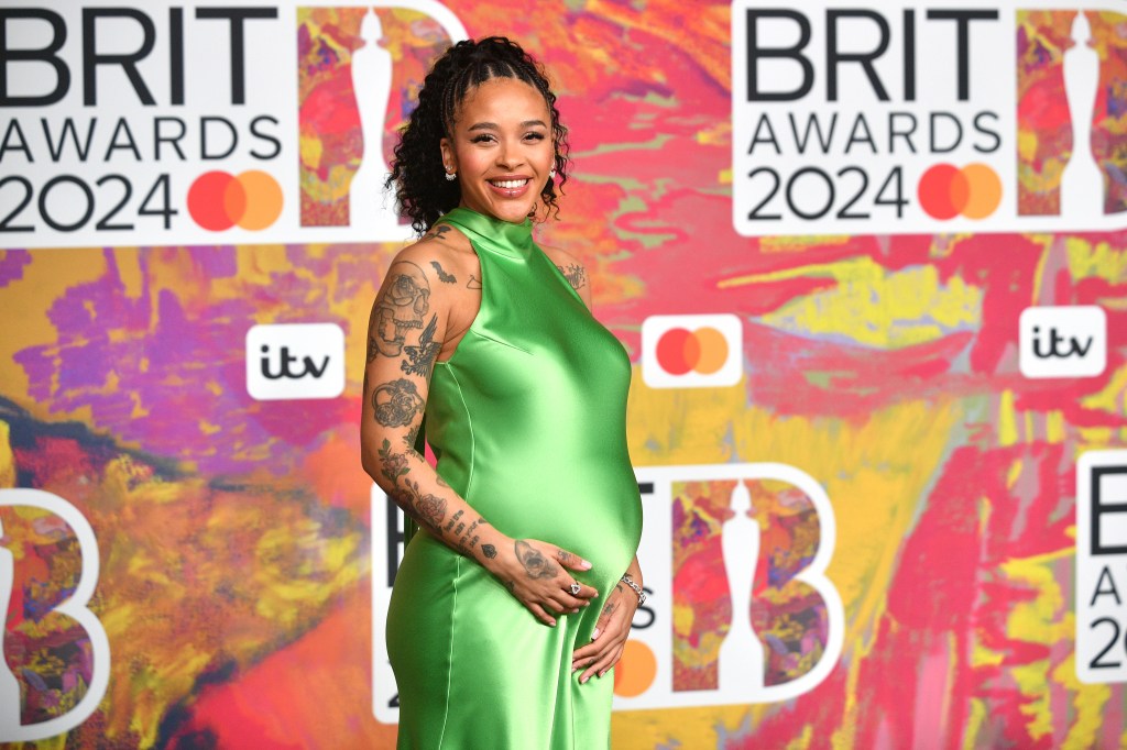Controversial Brit Influencer Announces Fourth Pregnancy and the Backlash Is Beyond Brutal